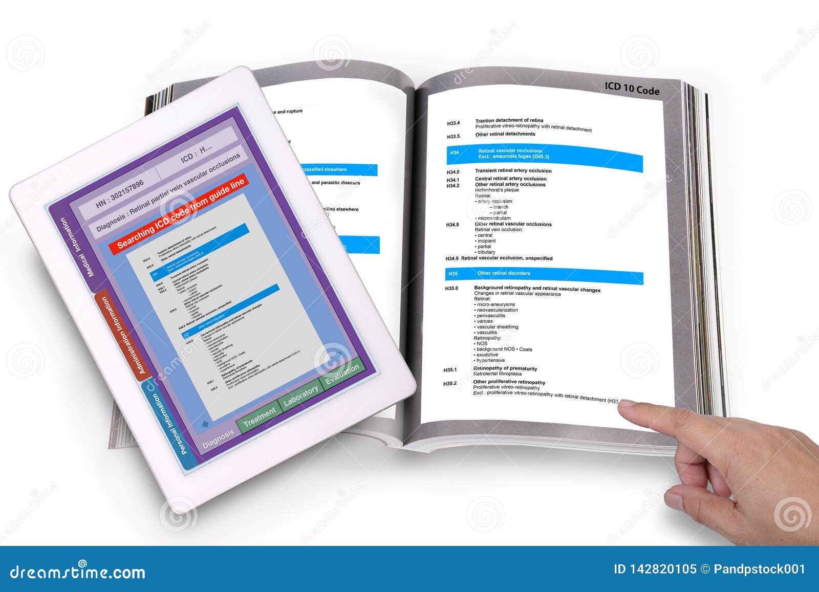 Medisch dossiertechnologie voor ICD-snel en eenvoudige code die zoeken. Digitale tablet die de toepassing tonen die van de medisch dossiertechnologie ICD-code inzake het scherm en medische ICD-codehandleiding zoeken op witte bacjground