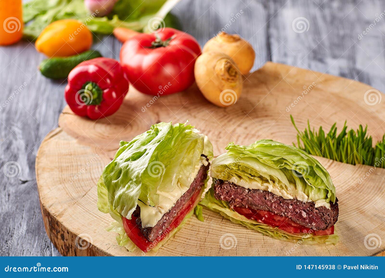 Medium Roast Beef Hamburger with Salad, without Buns Stock Photo