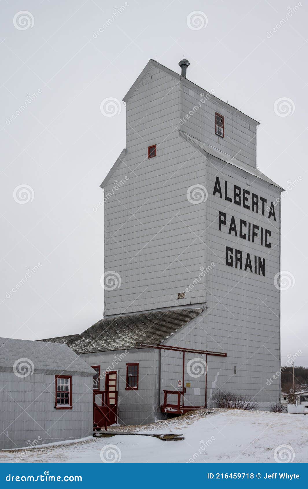 Meeting Creek Grain Elevators Editorial Stock Photo Image of silo