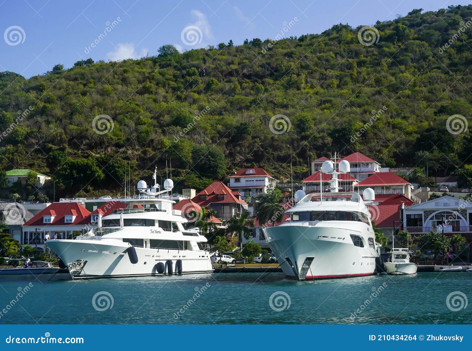 yachts in gustavia now