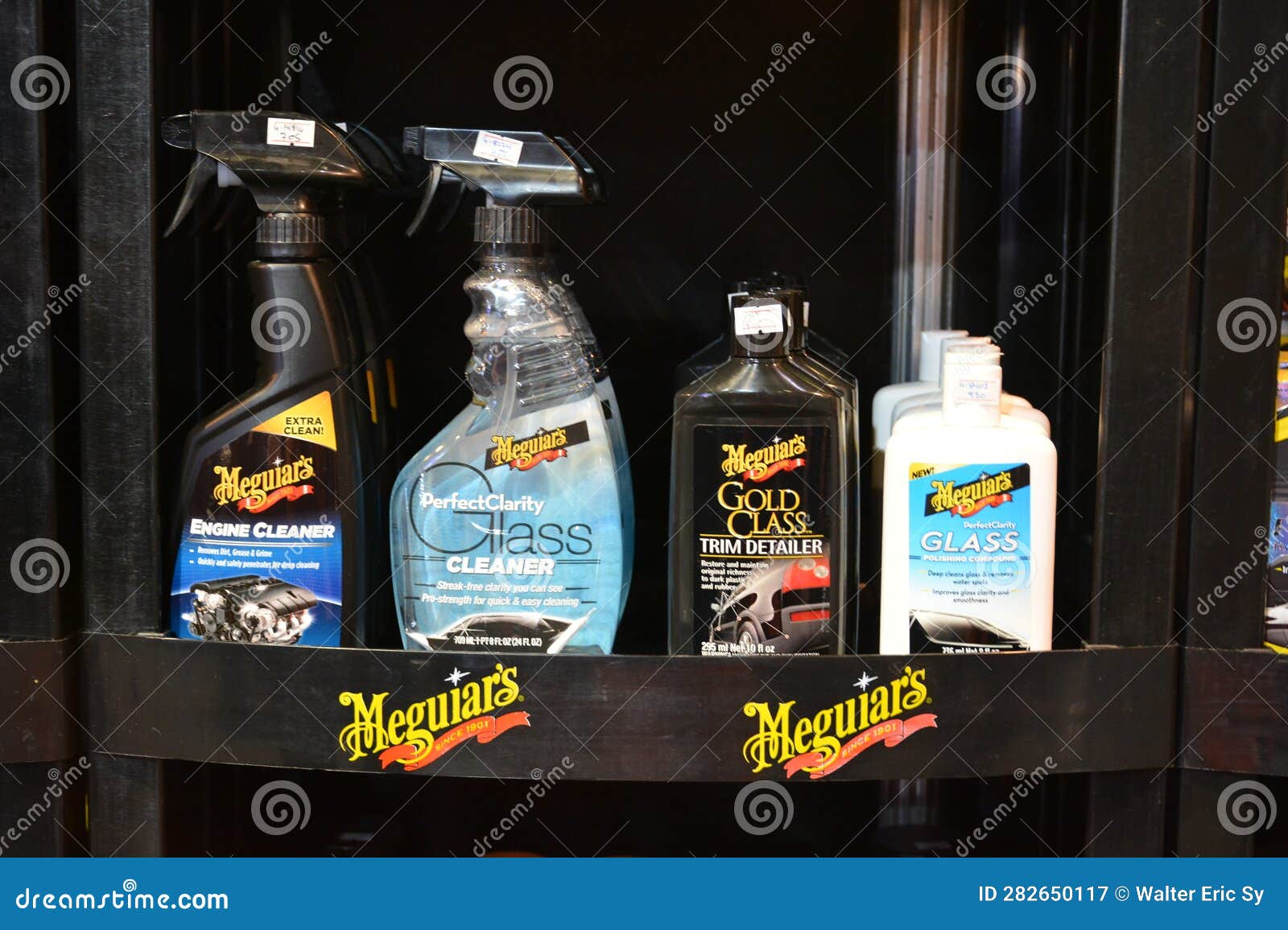 Bootle of Perfect Clarity Glass Cleaner by Meguiar S Editorial Photography  - Image of product, sponge: 90895227