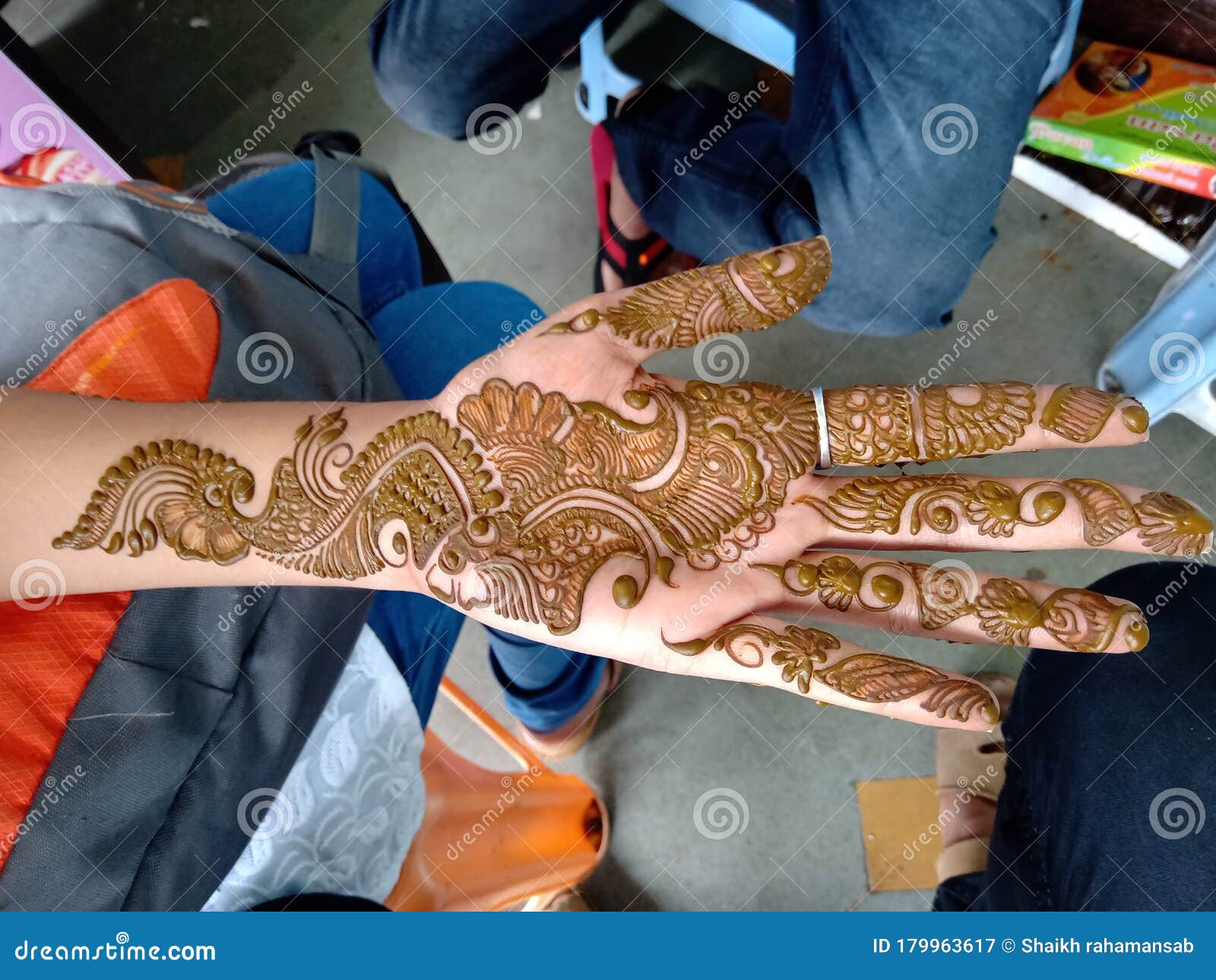 Sawan Mehndi Designs:हाथों में मेहंदी लगाकर करें महादेव की पूजा, यहां देखें  सिंपल और खूबसूरत डिजाइन - Sawan Mehndi Designs Simple Mehndi Design For  Front Hand In Sawan 2023 - Amar Ujala