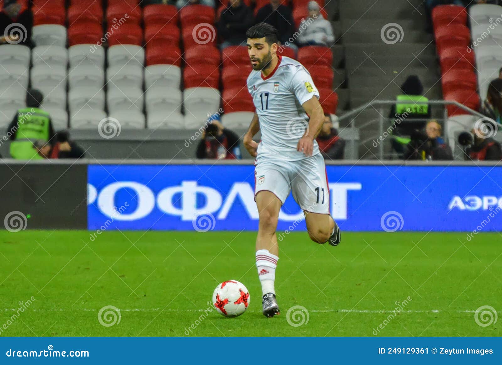 Dragão News 🇸🇻 on X: 🚨 OFICIAL: Mehdi Taremi é o primeiro jogador  iraniano a bisar num Campeonato do Mundo! 👏🏻💙  /  X