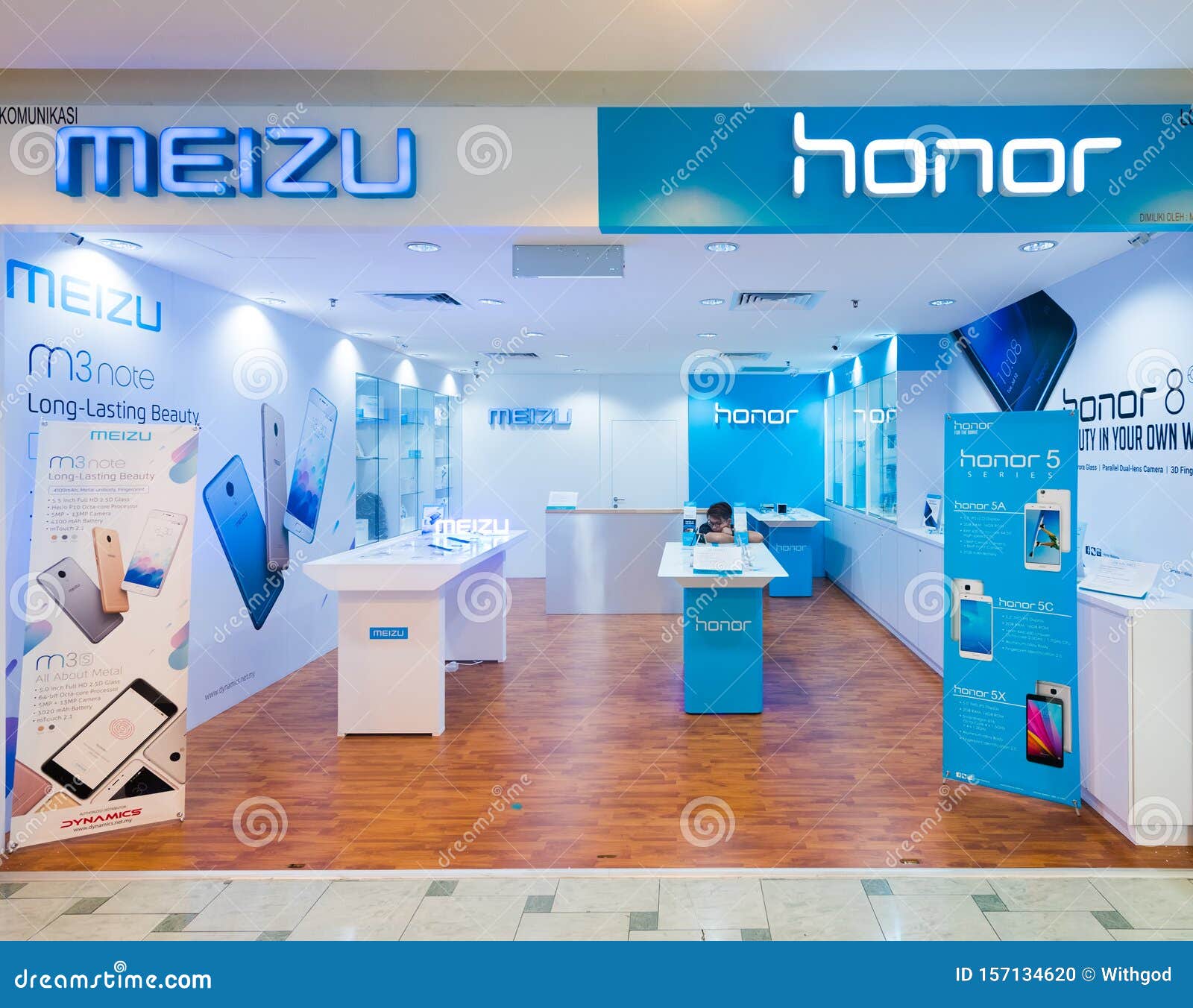Met pensioen gaan geboren Niet verwacht Meizu and Honor Store in Plaza Low Yat, Kuala Lumpur Editorial Image -  Image of information, life: 157134620