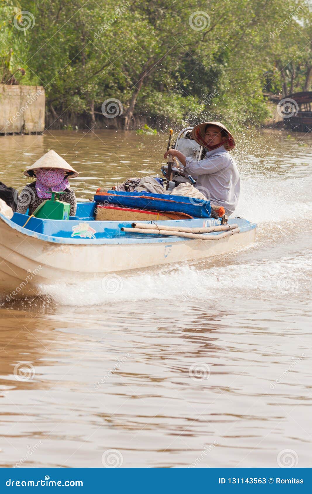 motorboat in vietnamese