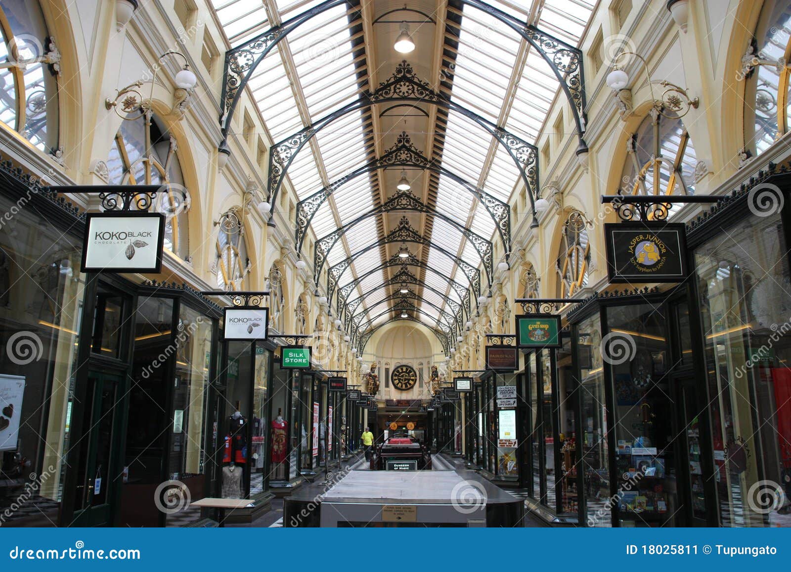 Melbourne shopping editorial photo. Image of victoria 18025811