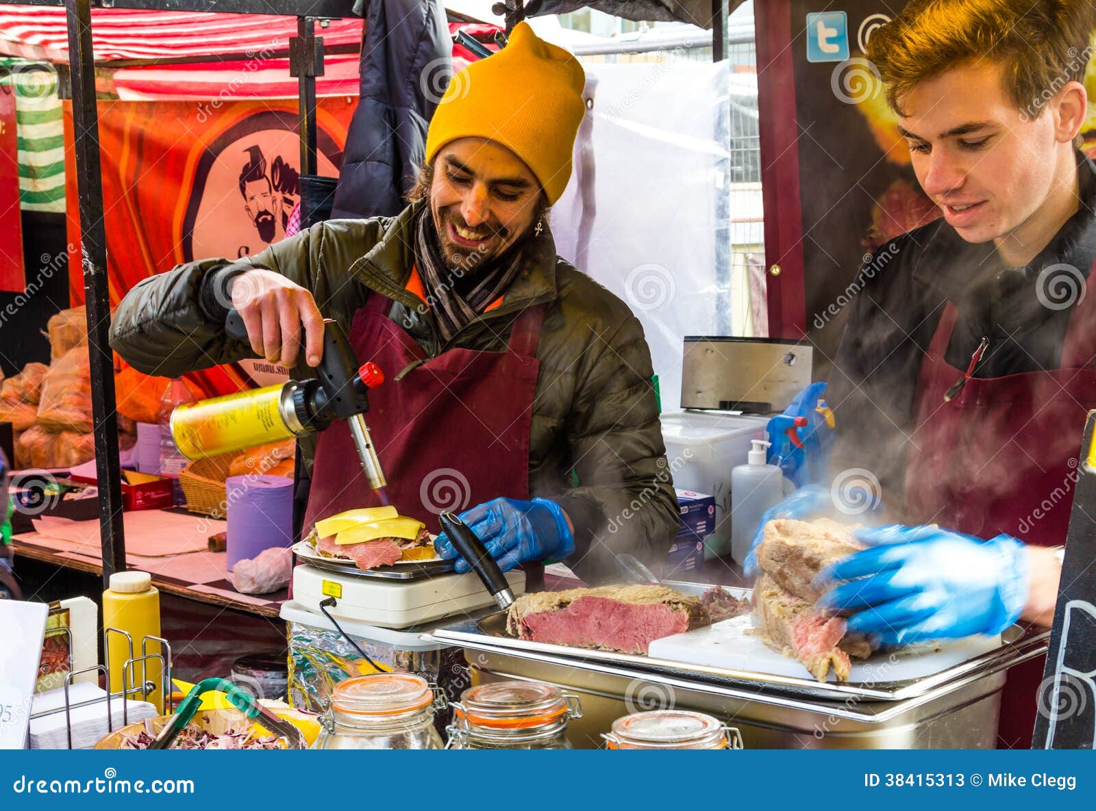Melting Cheese Using a Blow Torch at Camden Market Editorial Stock