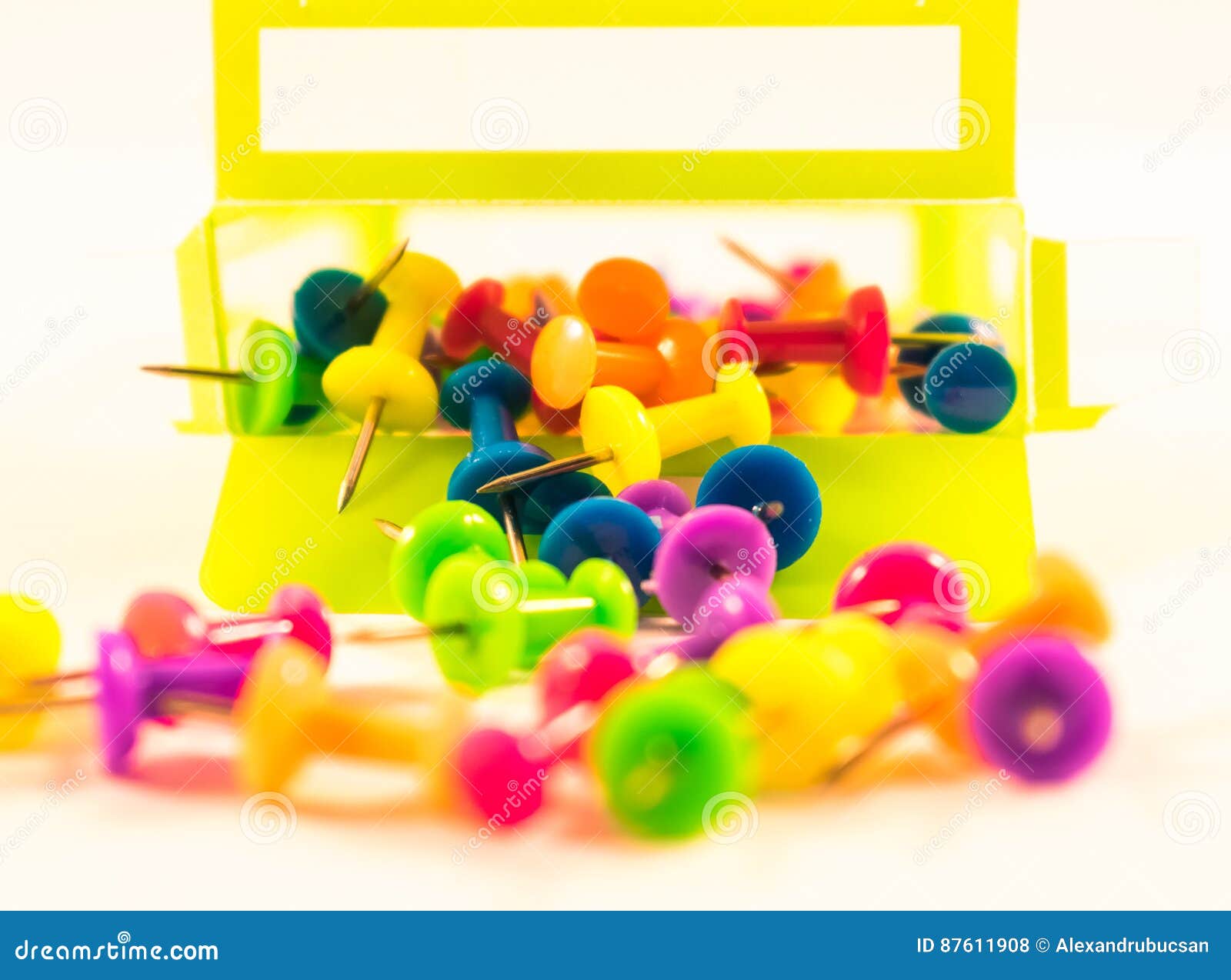 Memo thumb tacks stock photo. Image of plastic, thumbtack 87611908