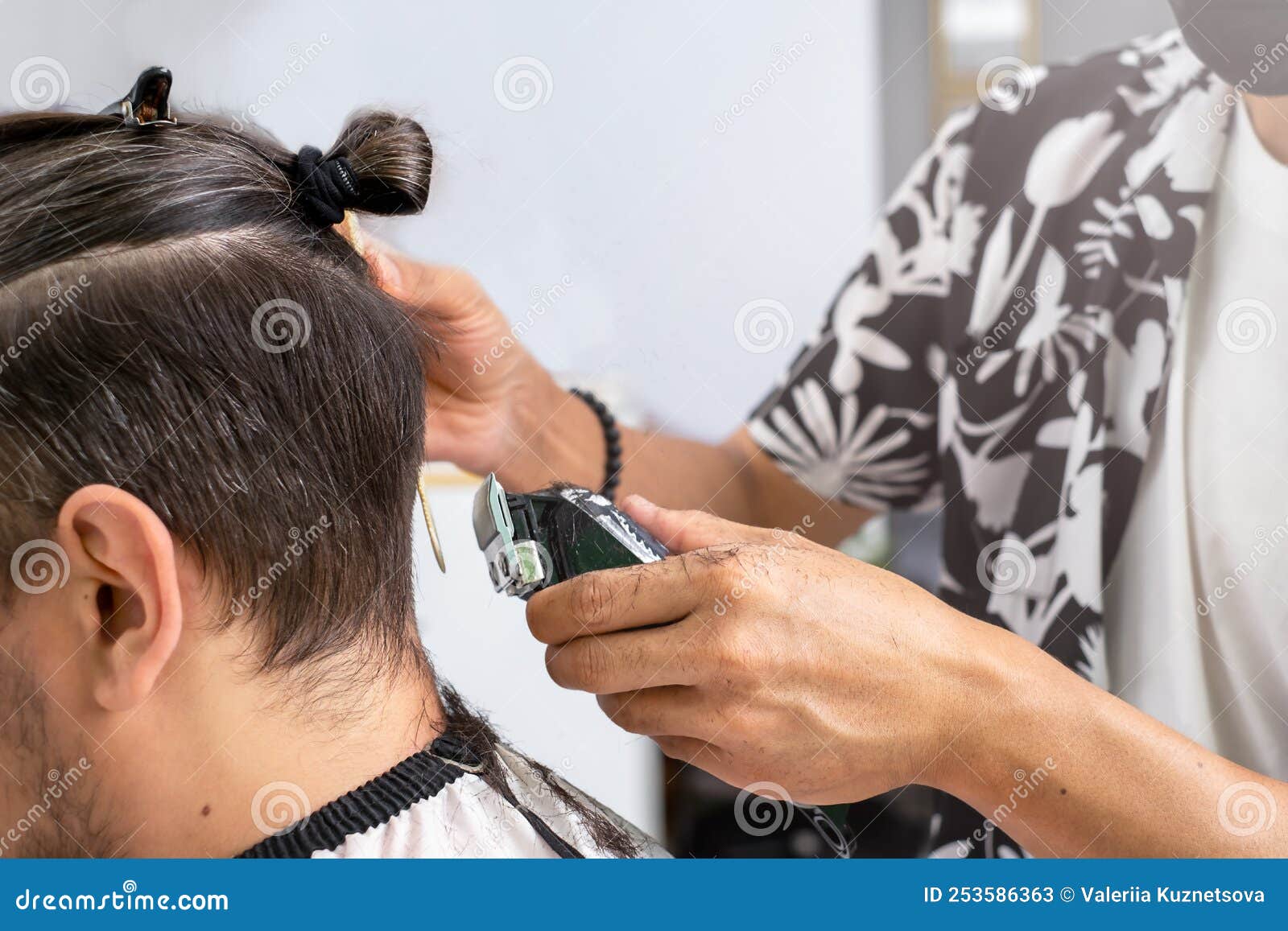 Men S Haircut Using a Razor Stock Image Image of customer, care