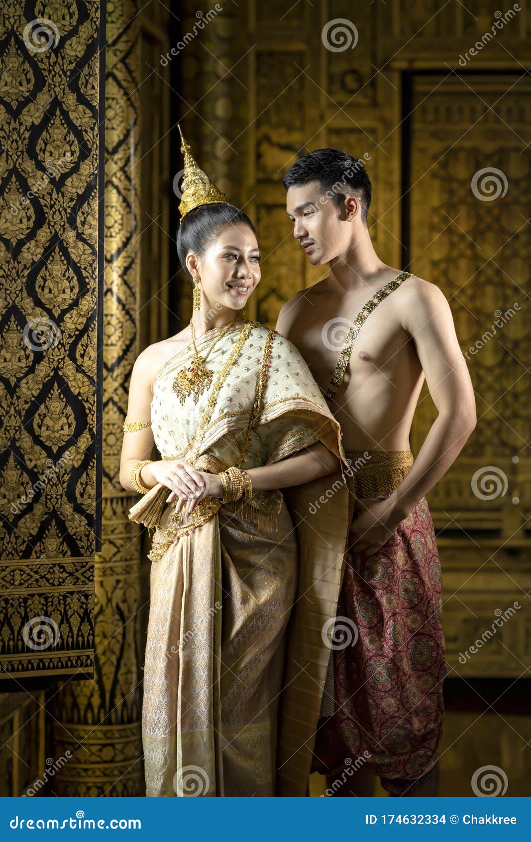 Traditional Thai Clothes during ...