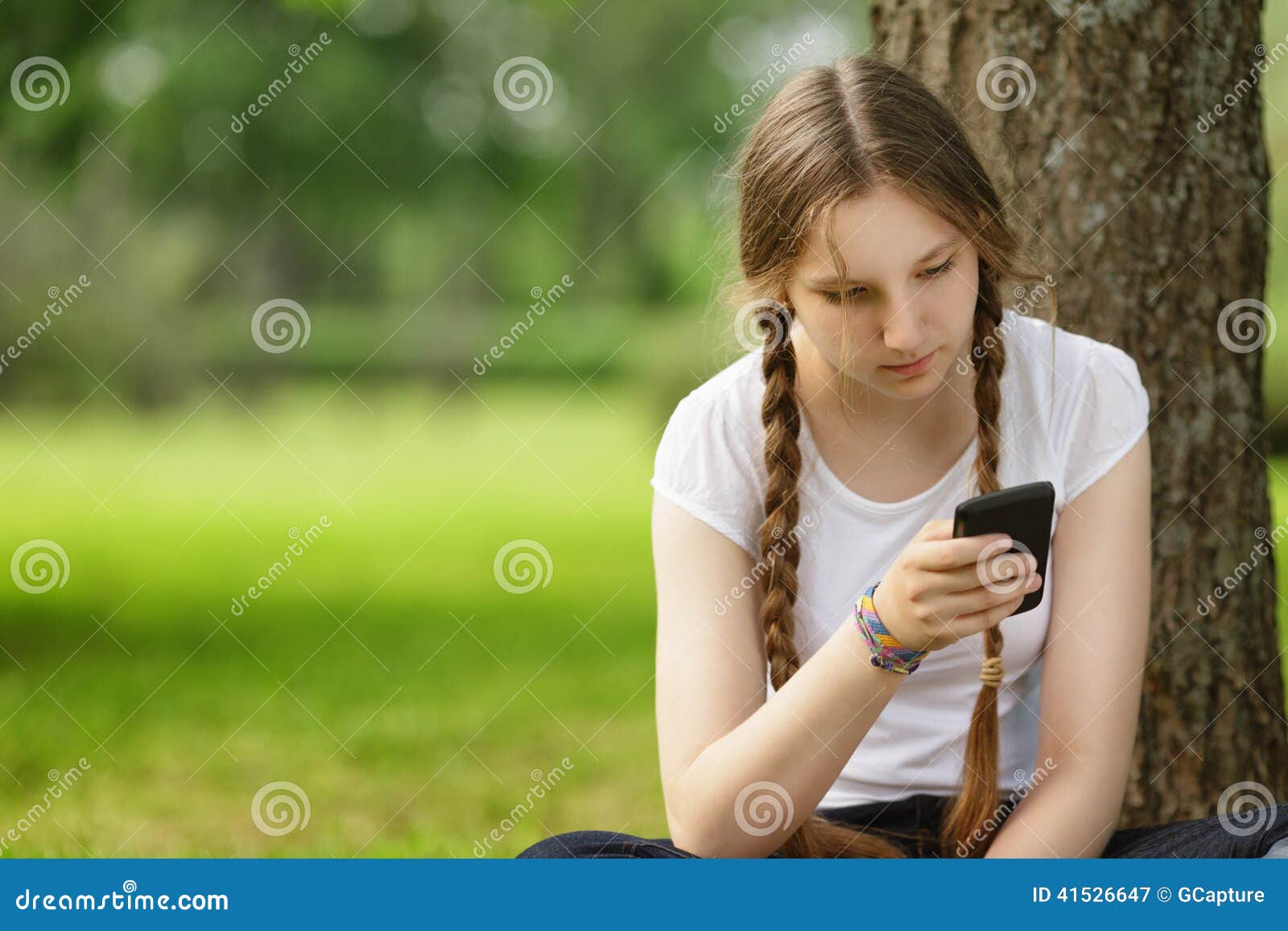 Foto de Vista De Perfil De Asiática Menina Adolescente e mais