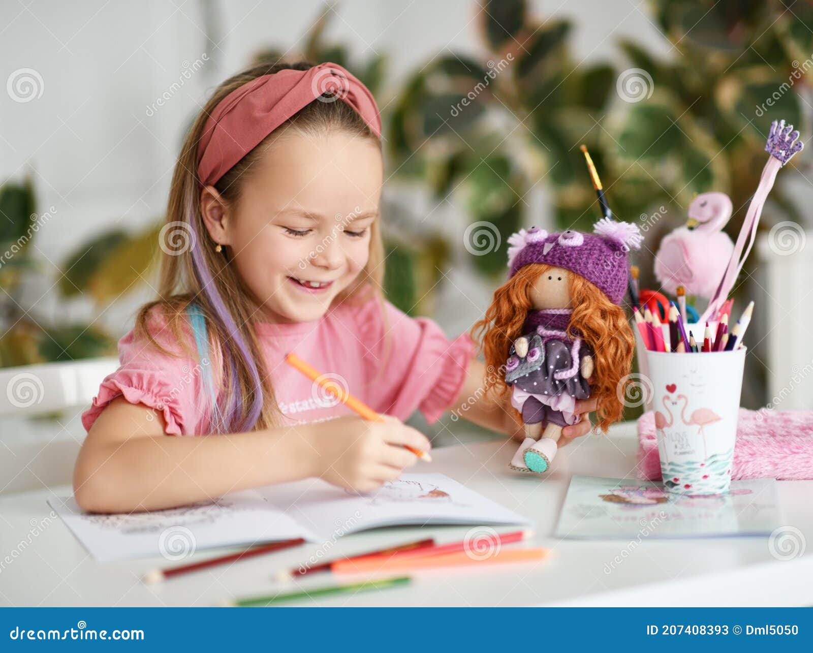 Desenhos de Melhores Amigas Sorridentes para Colorir e Imprimir 