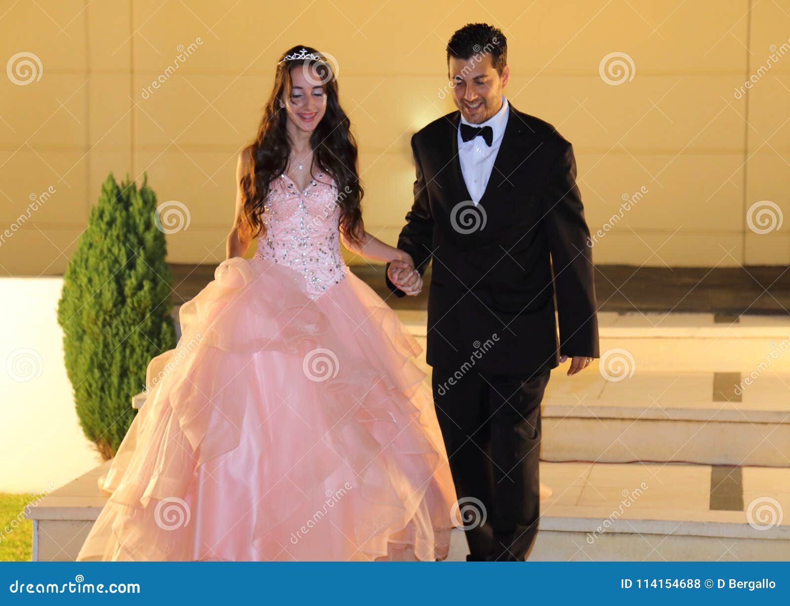 1,917 Fotos de Stock de Bolo De Aniversário Cor De Rosa Com Uma Princesa -  Fotos de Stock Gratuitas e Sem Fidelização a partir da Dreamstime