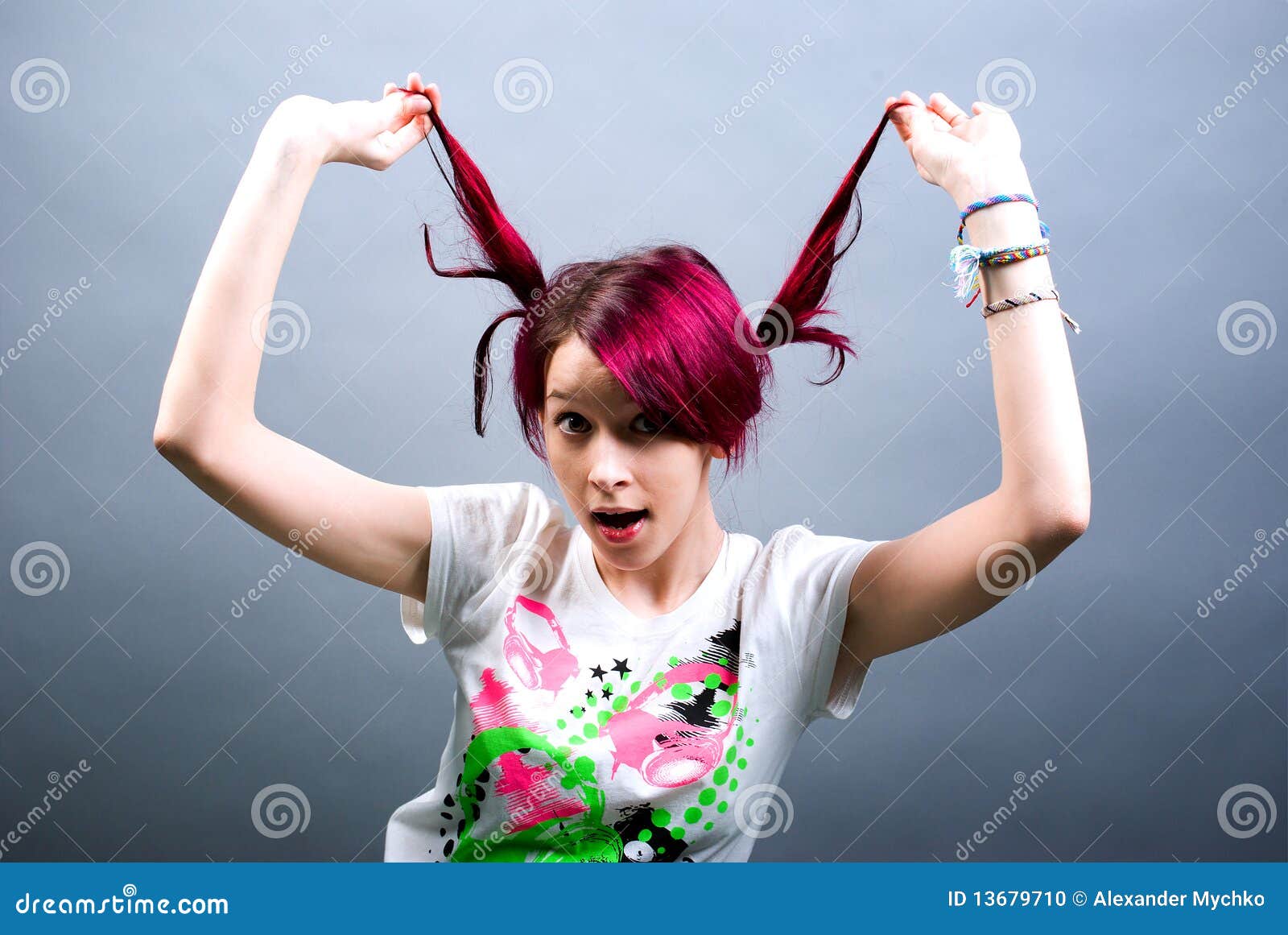 Menina Cor-de-rosa Do Emo Do Cabelo Foto de Stock - Imagem 