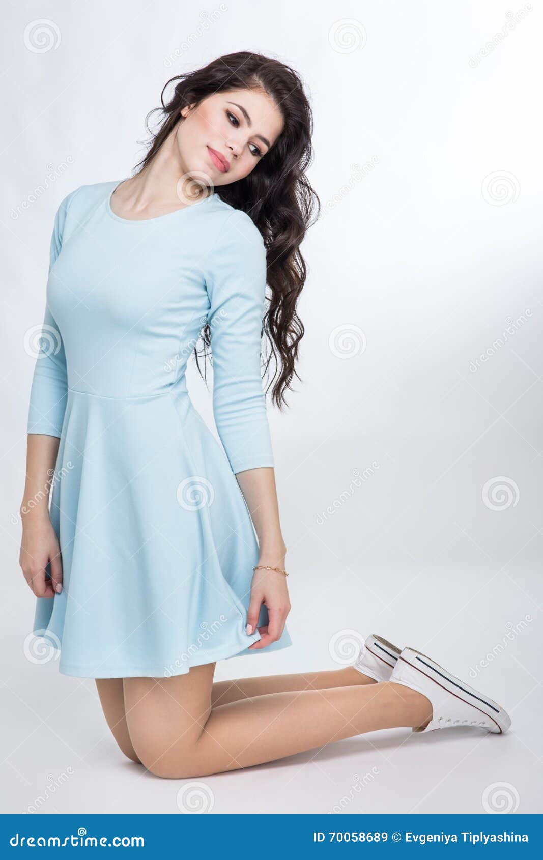 menina vestido azul