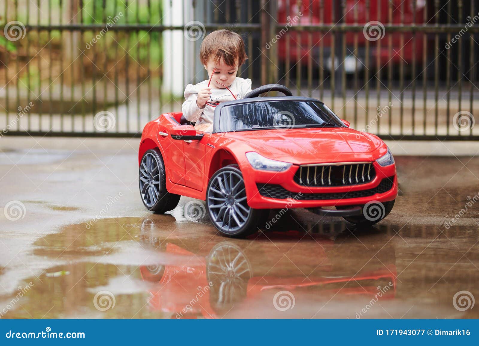 Fundo Os Carros De Brinquedo Das Crianças Se Envolvem Em Uma