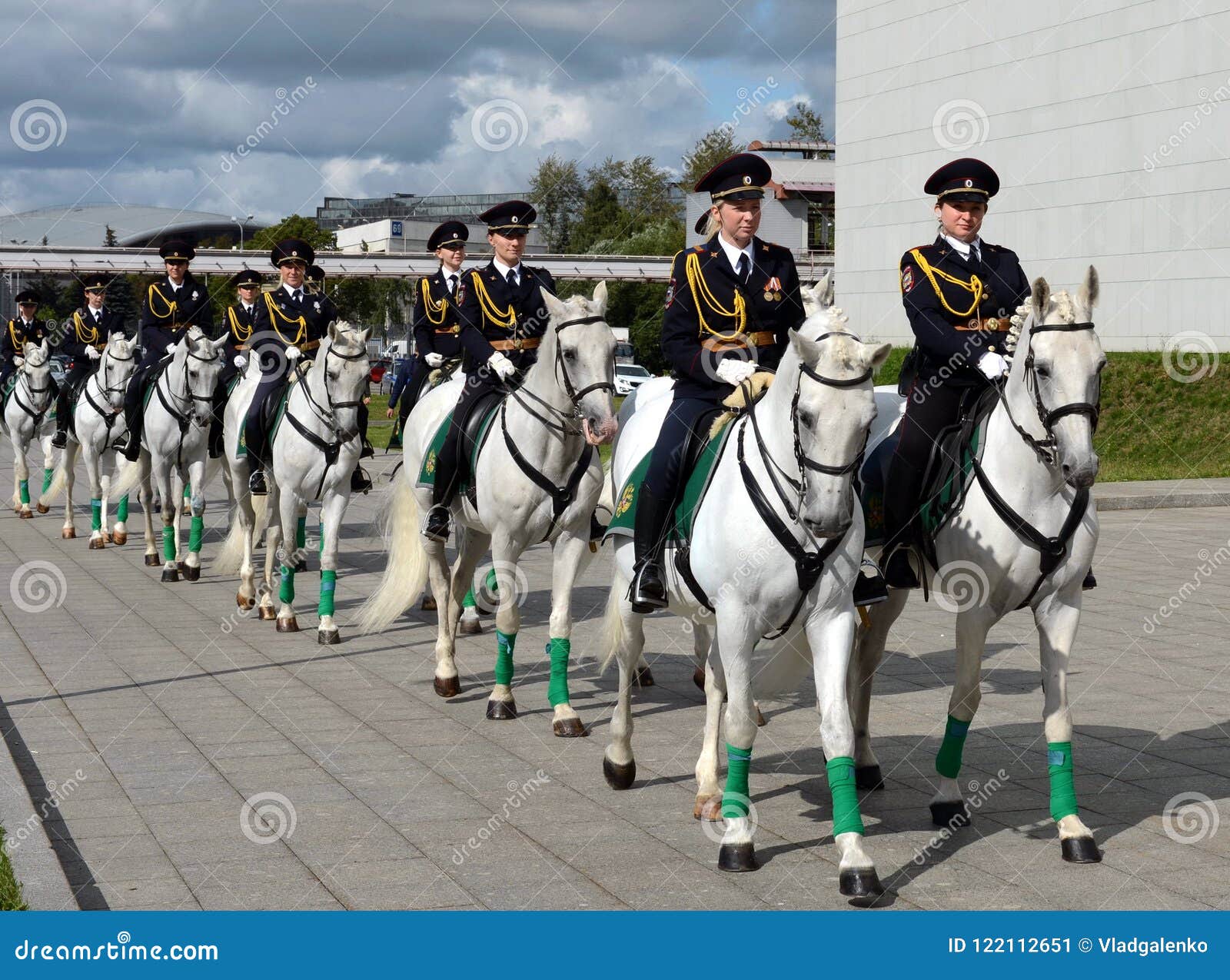 Meninas - Os Soldados De Cavalaria Da Polícia Tomam Sobre a Proteção Da  Ordem Pública Nas Ruas De Moscou Foto Editorial - Imagem de protetor,  defesa: 122112651