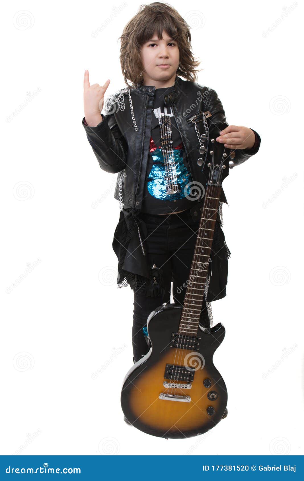 Menino Roqueiro Com Guitarra Foto de Stock - Imagem de vestido