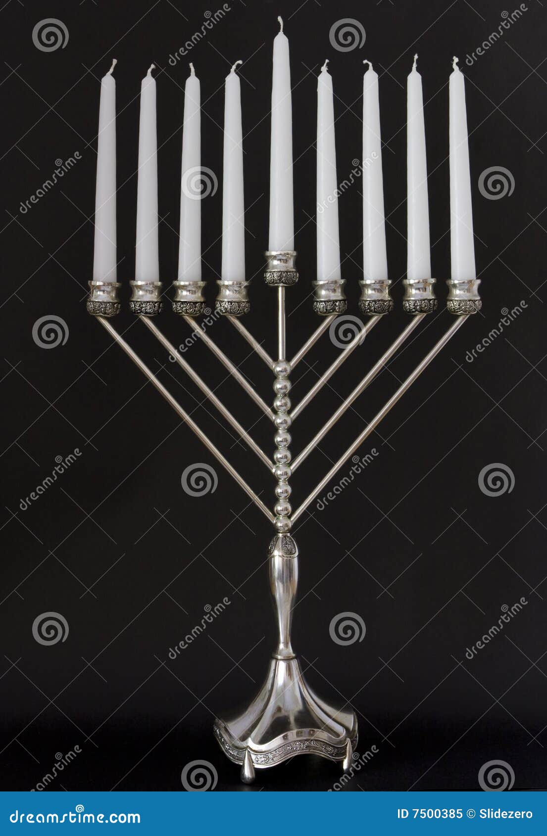 Menorah hanukkah стоковое изображение. изображение насчитывающей серебр
