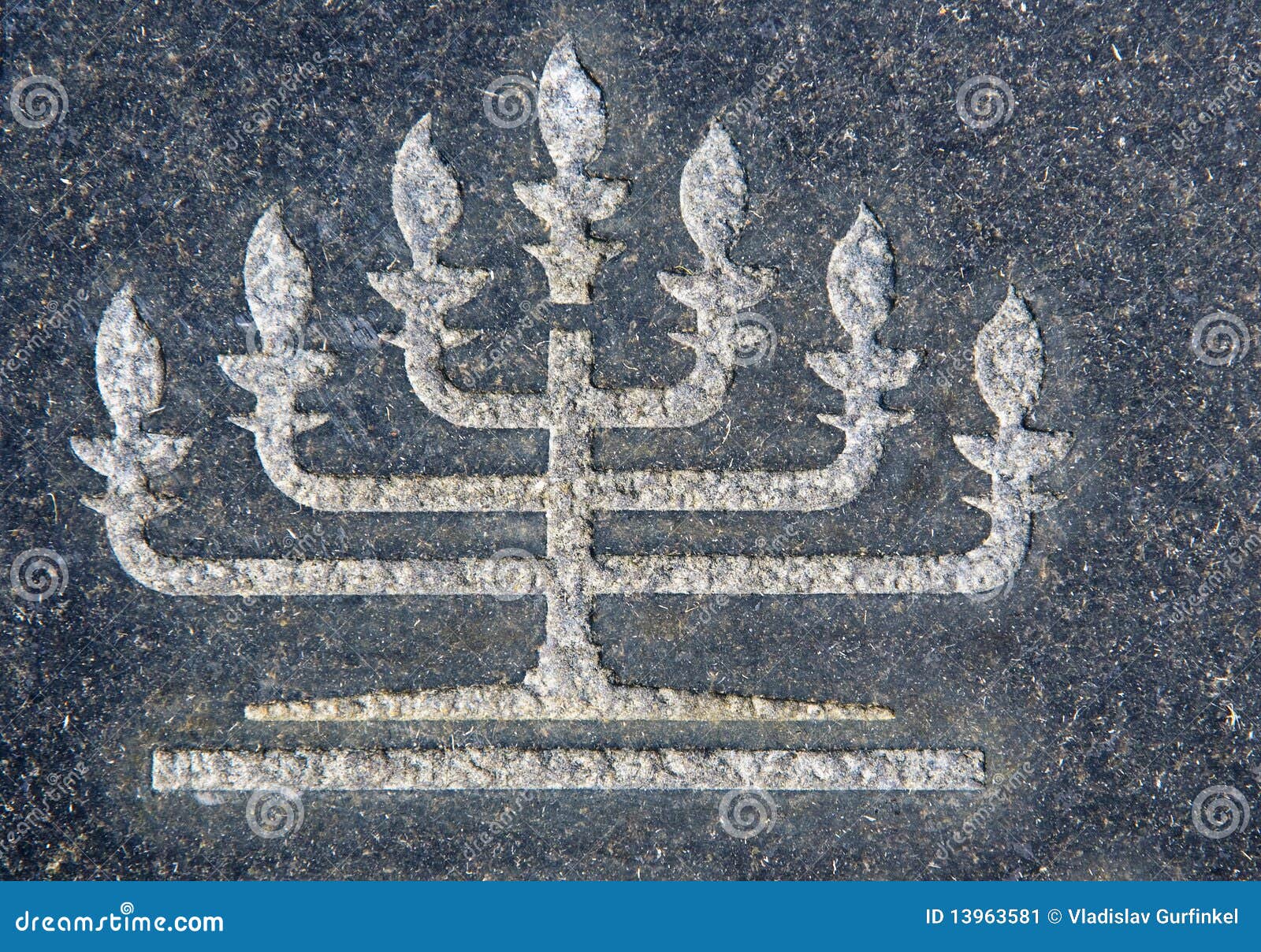Menorah Sur La Pierre Tombale De Granit Image stock Image du fond