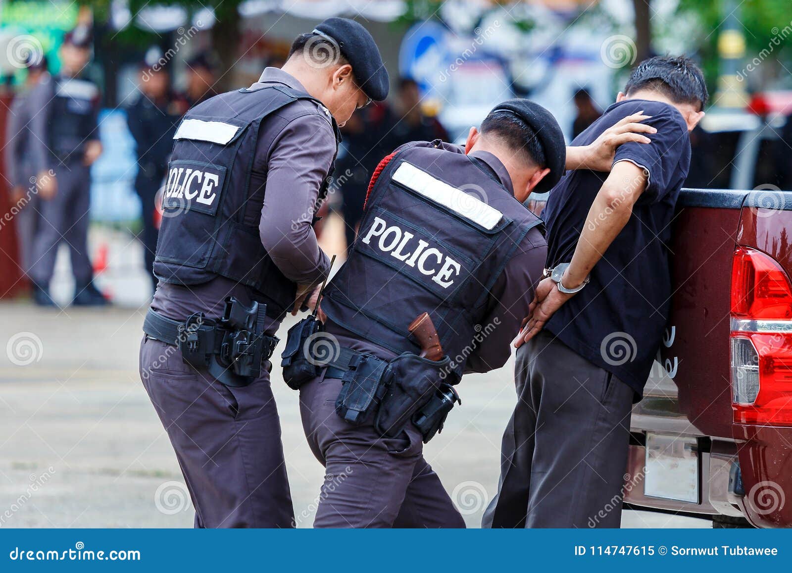 Menottes D'acier De Police, Police Arrêtée Image éditorial - Image