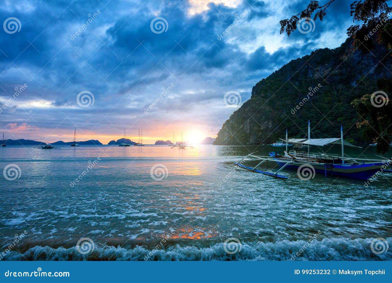 Mer De Coucher Du Soleil Sur Lîle Philippine Photo Stock