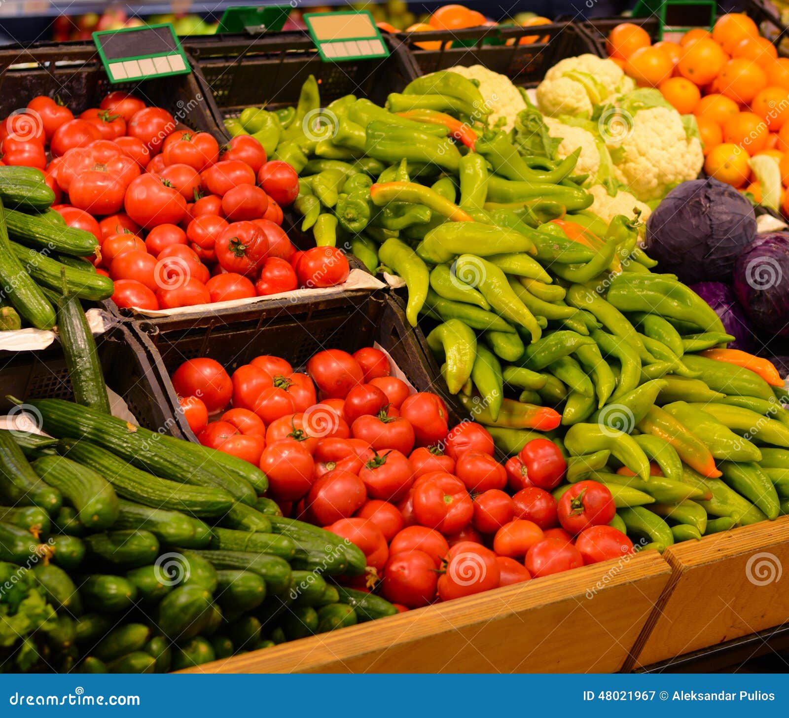 Mercado De La Fruta Con Las Diversas Frutas Y Verduras Frescas Supermercado  Imagen de archivo - Imagen de sabor, cierre: 48021967