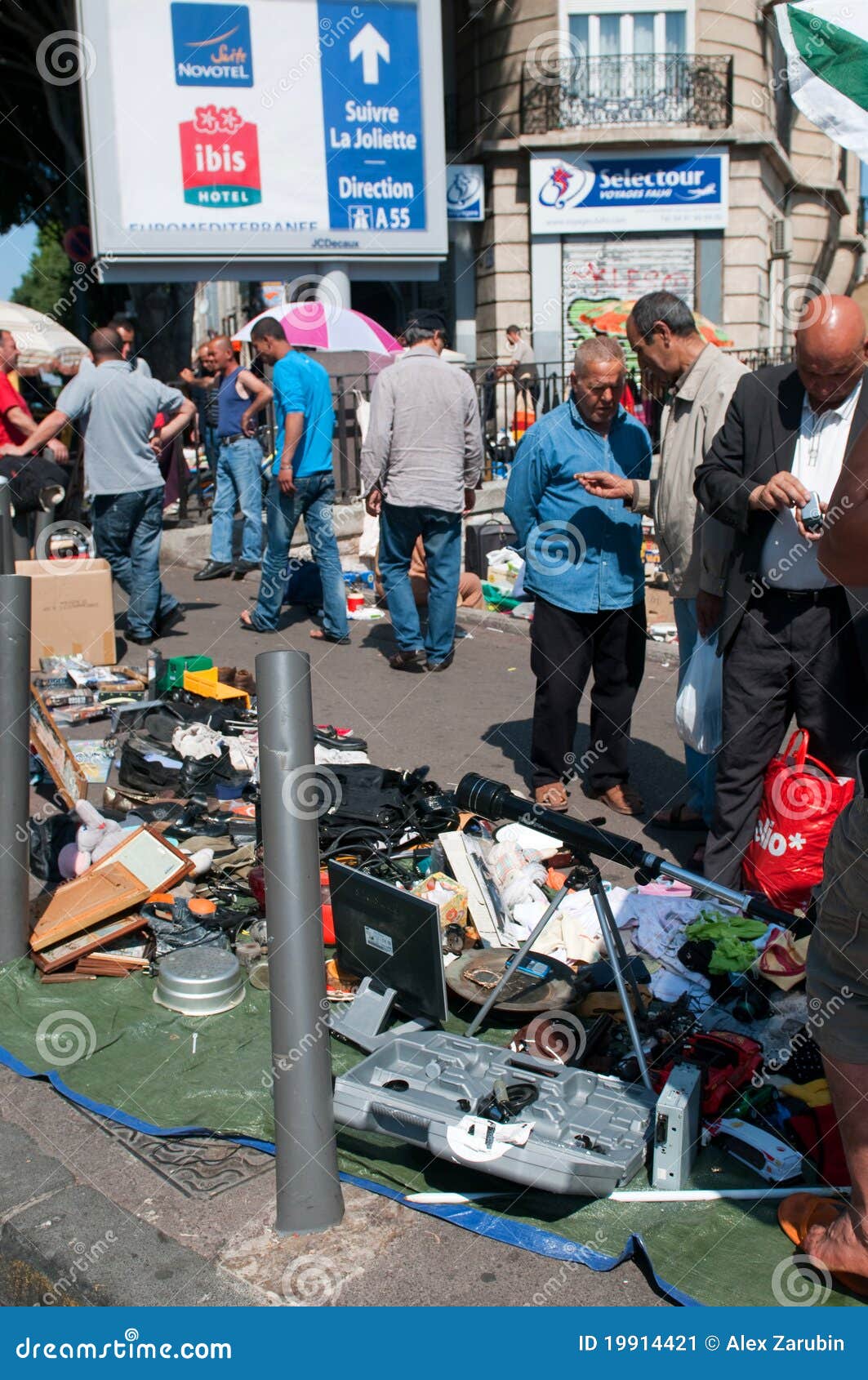 Mercado de pulga day-by-day muito popular em Marselha, France