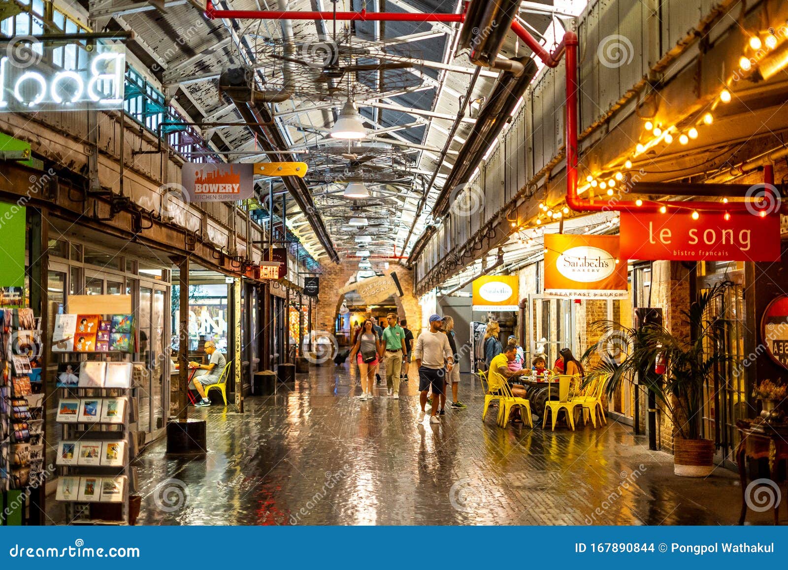 Mercado Del Chelsea Una De Las Famosas Tiendas Vintage De Manhattan , York Imagen de archivo editorial - de dumbo, reloj: 167890844