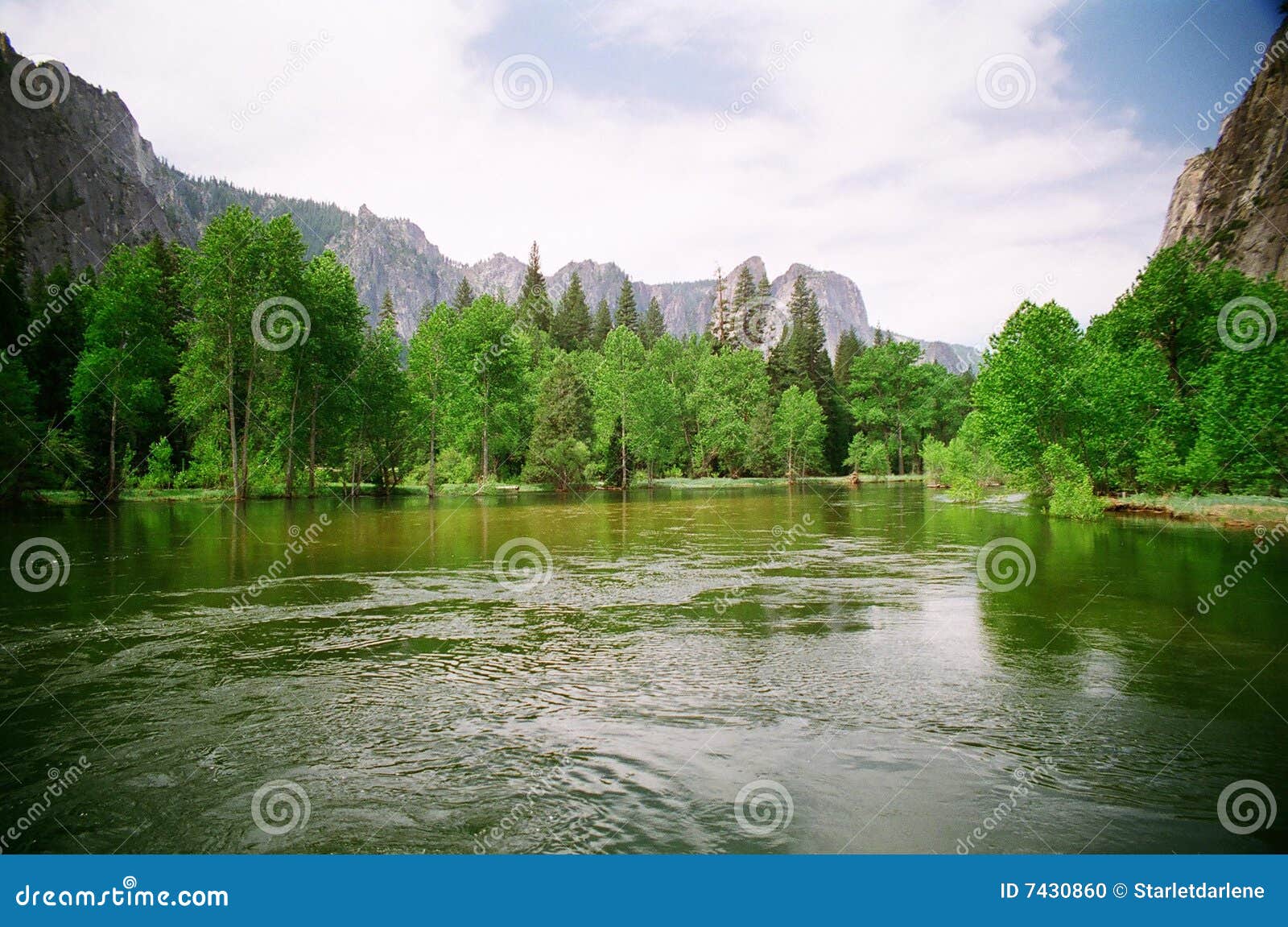 merced river in yosemite national park