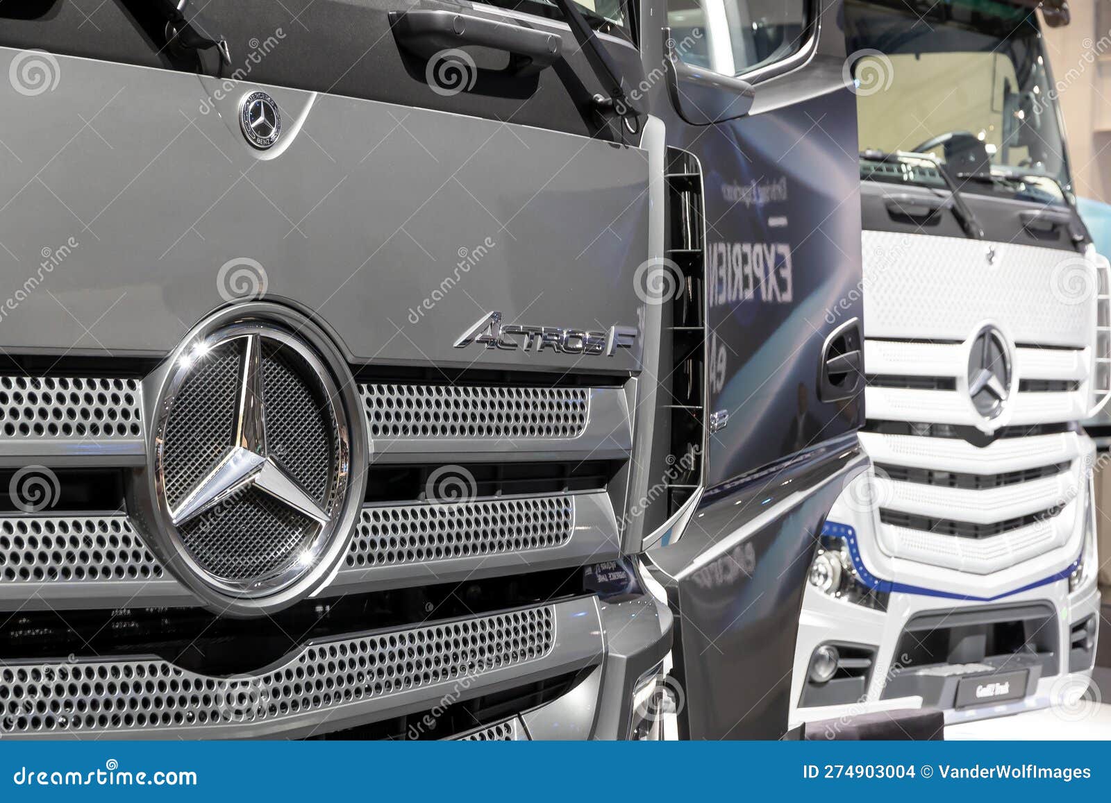 Hành trình phát triển 25 năm của Mercedes-Benz Actros – một “ông trùm” xe  tải công nghệ cao