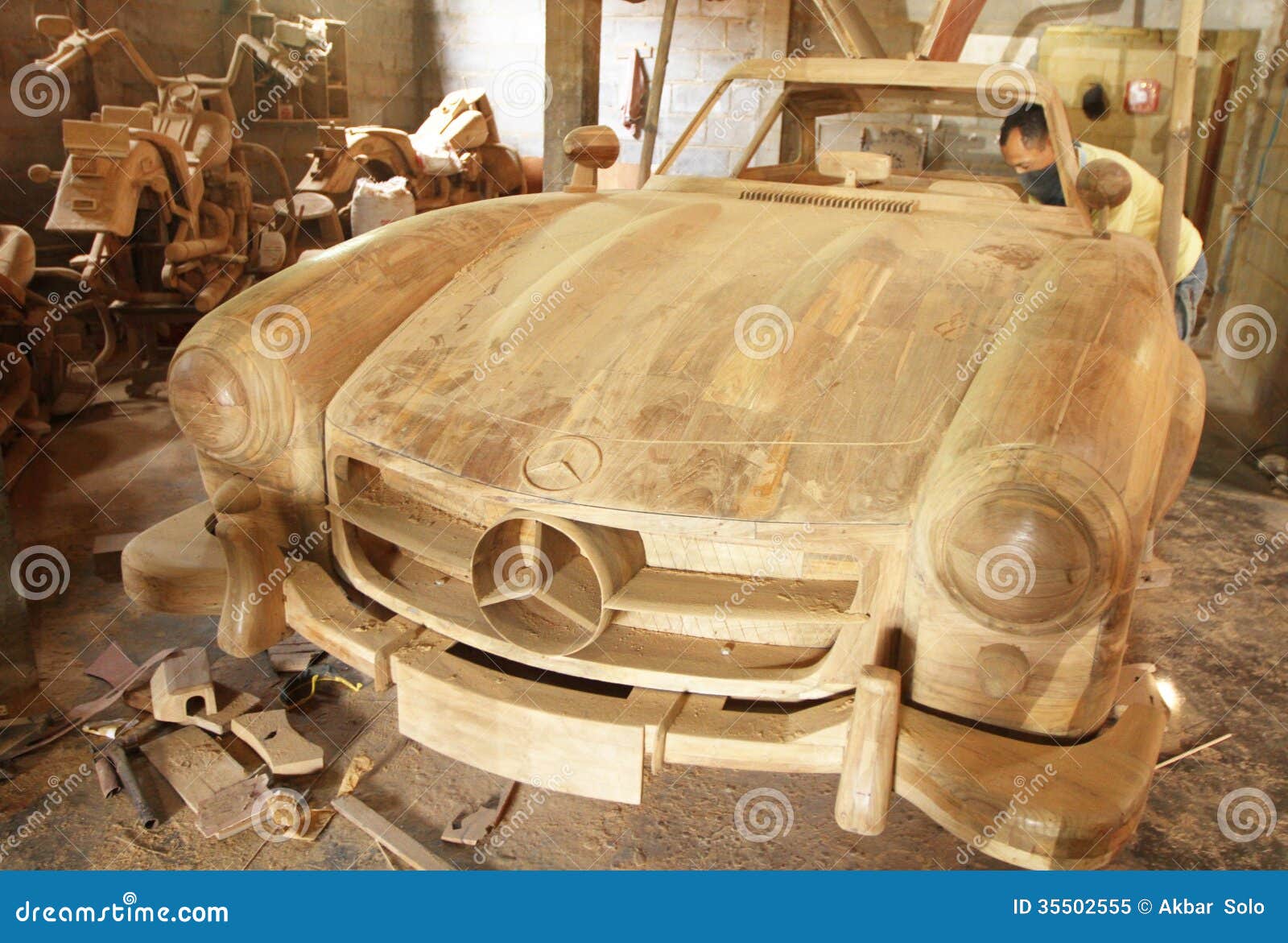 Mercedesauto Houten Ambacht Redactionele Afbeelding Image of hout