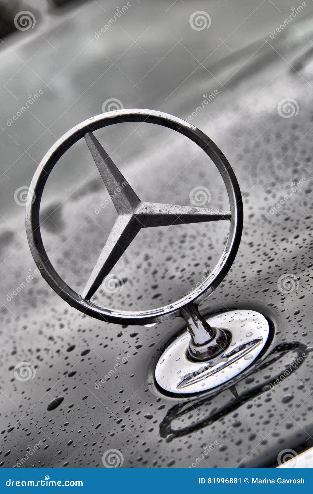Mercedes Benz closeup logo editorial photo. Image of style - 81996881