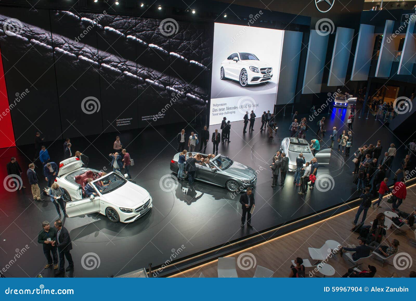 Mercedes Benz Forum Vogelperspektive Redaktionelles Stockbild Bild Von Lebensstil Modern 59967904