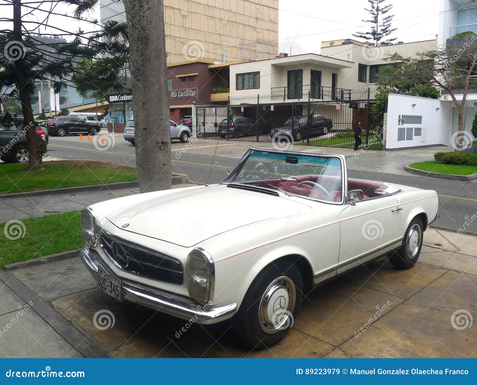 Mercedes Benz 230sl With Red Leather In Lima Editorial Stock