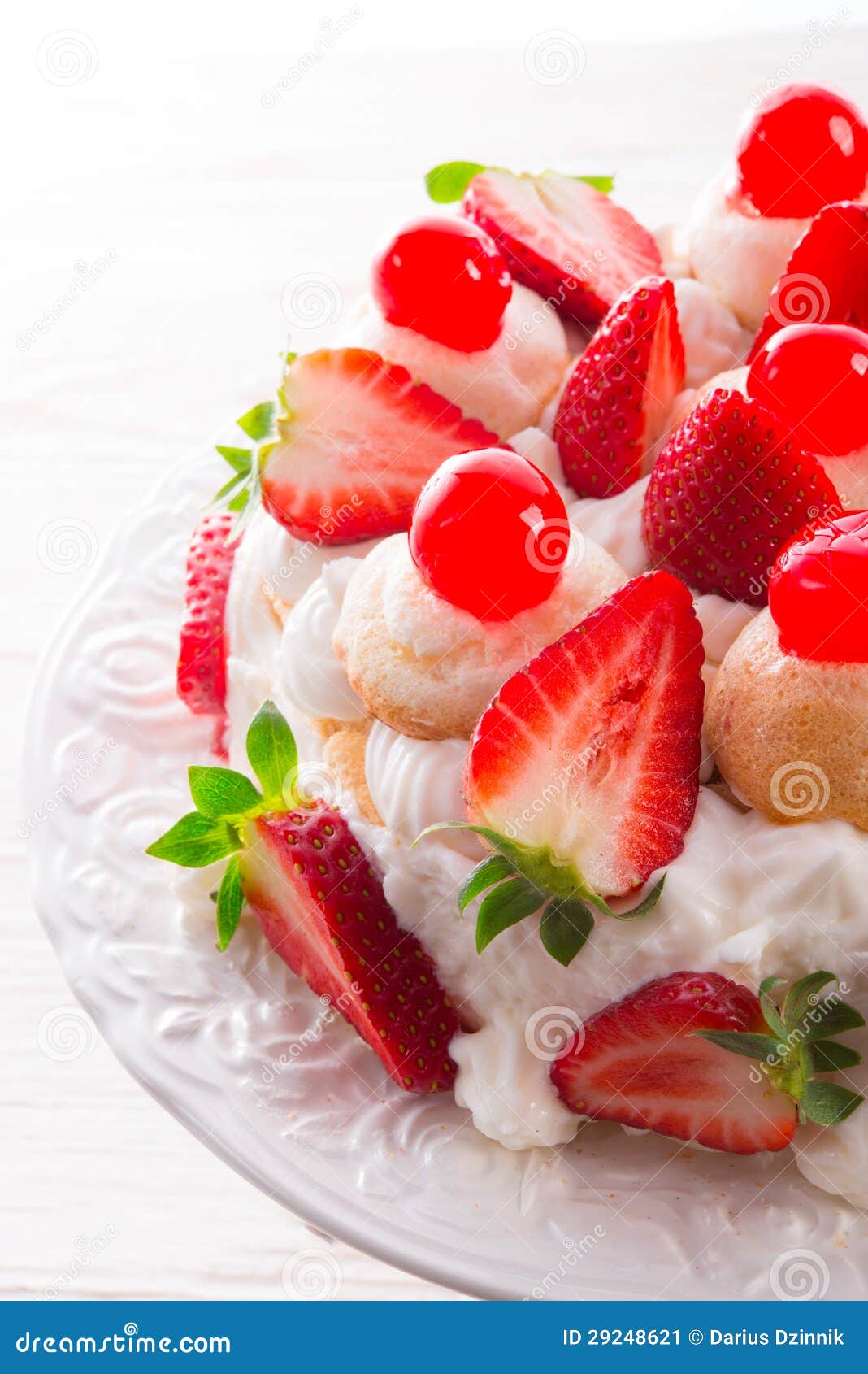 Meringuebased dessert stock image. Image of paper, eiringen 29248621