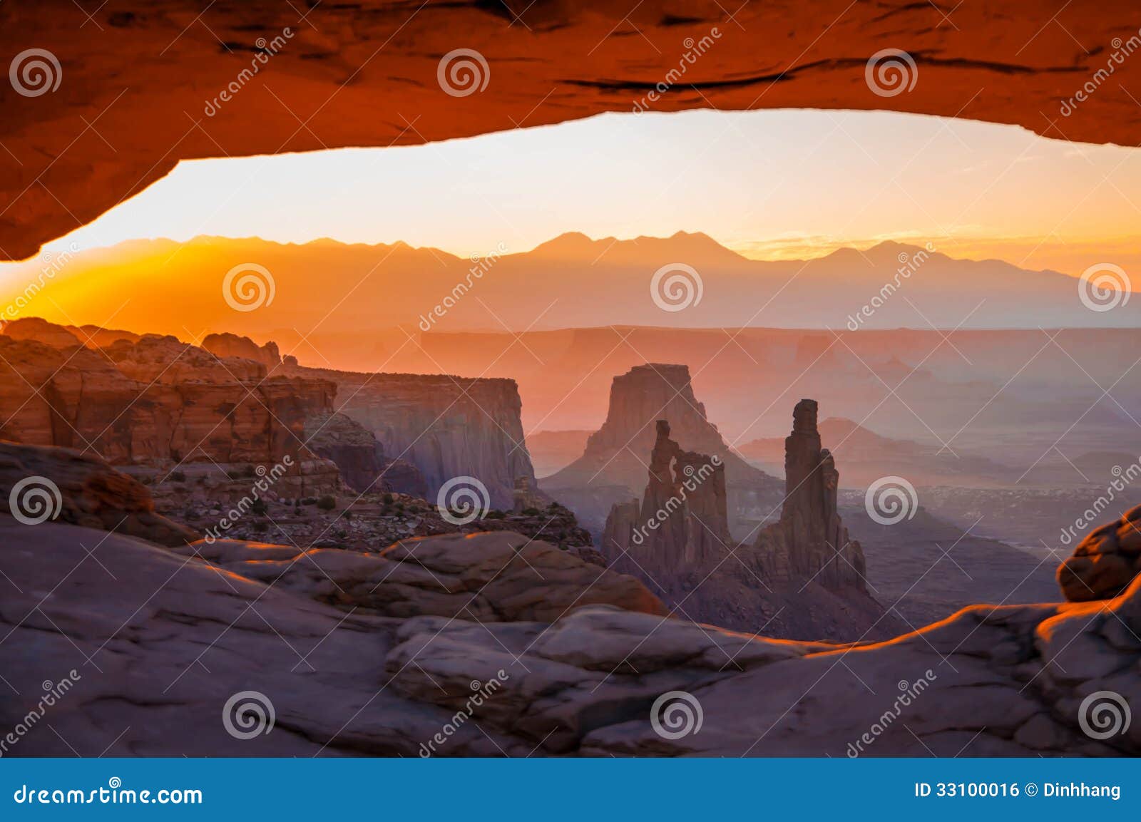 mesa arch, canyonlands national park, utah, usa.