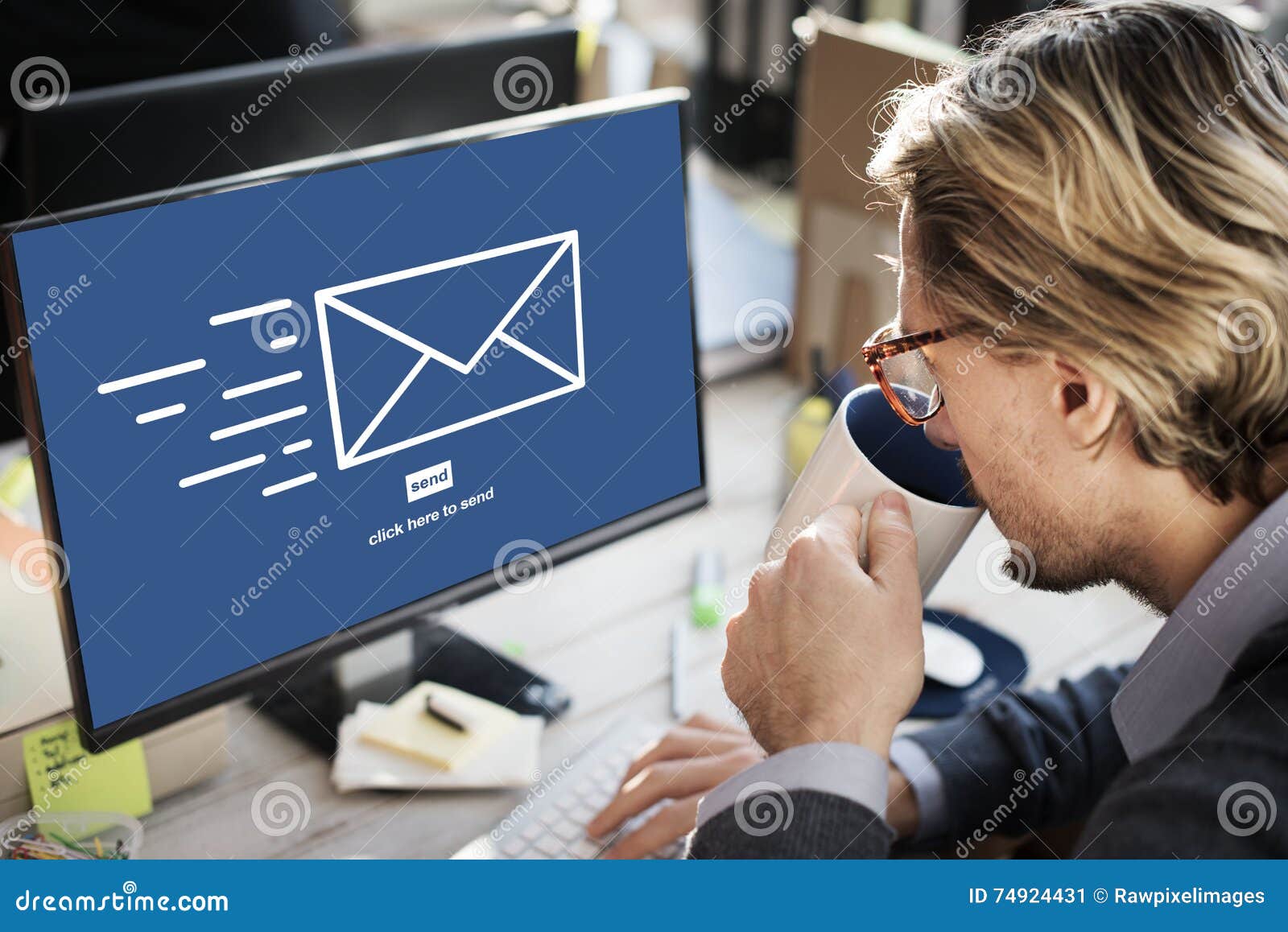 messaging email send envelope communication concept