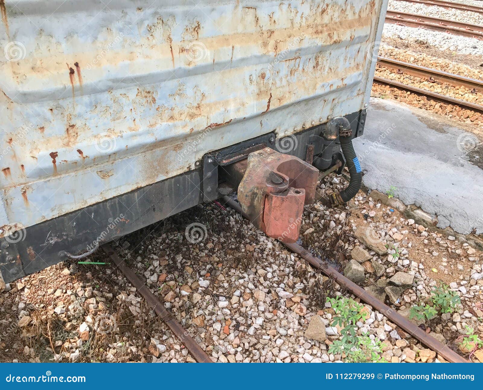 Metal coupling train cars stock image. Image of hold 112279299