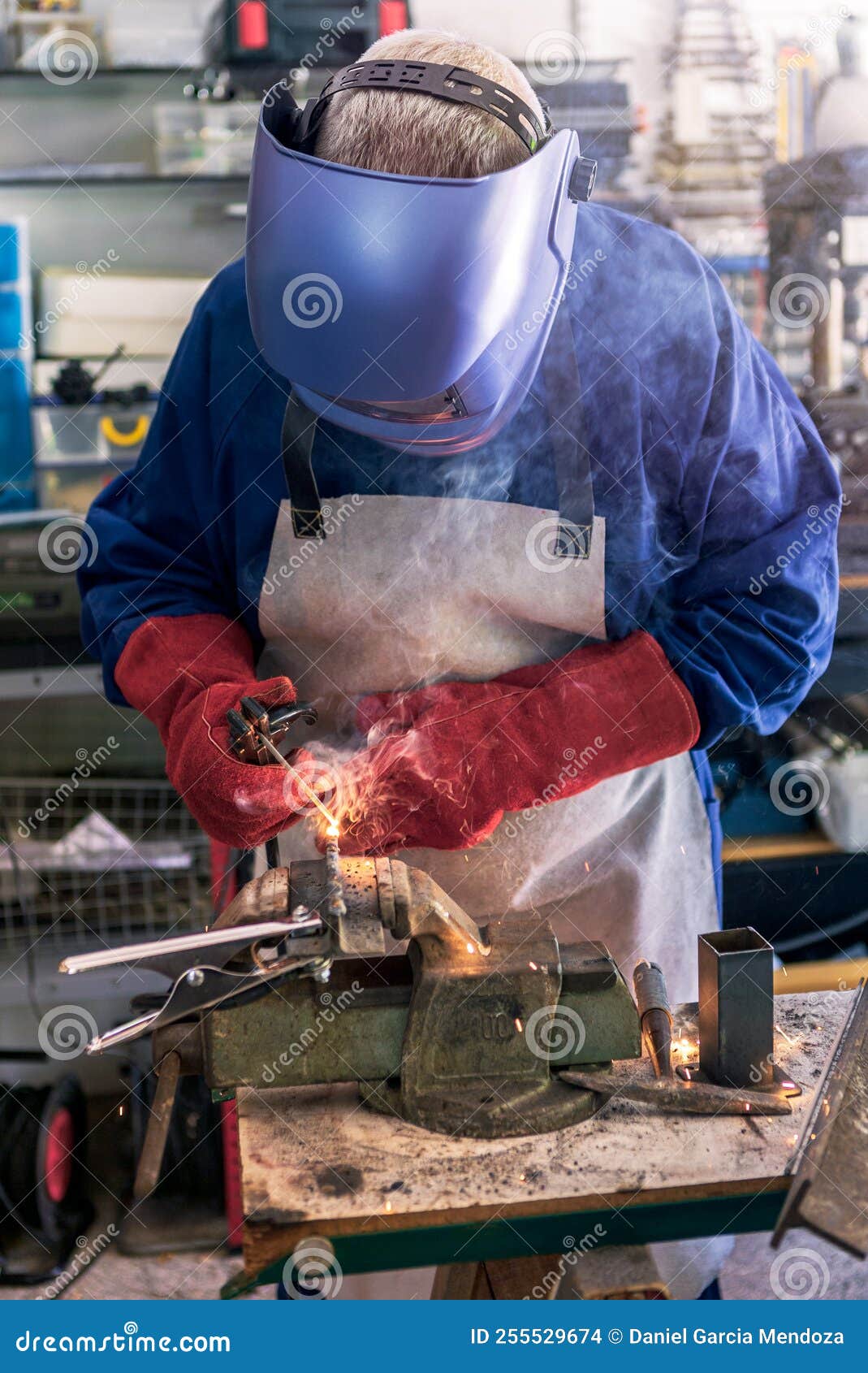 Using The Welding Gauge To Measure The Leg Length Of Welding RoyaltyFree Stock Photo
