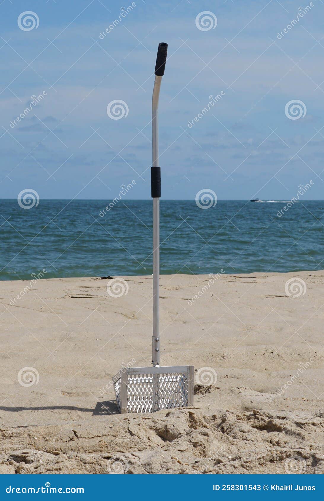 A Metal Sand Fleas Rake on the Beach Stock Image - Image of catch,  equipment: 258301543