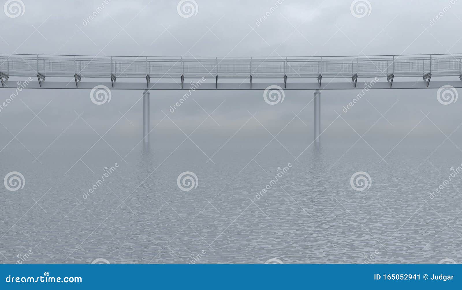 Metallfotbro över havsytan eller över havet i grumligt övergjutet väder Tom järnkorsning på det lugna vattnet