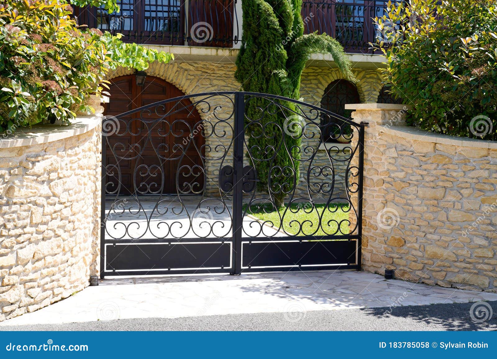 Metallic Classic Black Steel Suburb Metal Aluminum House Gate Stock