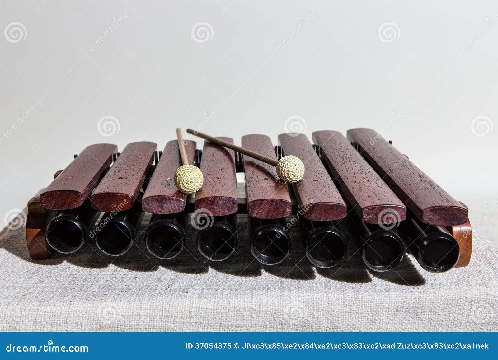 Metallophones image stock. Image du xylophone, créativité 37054375