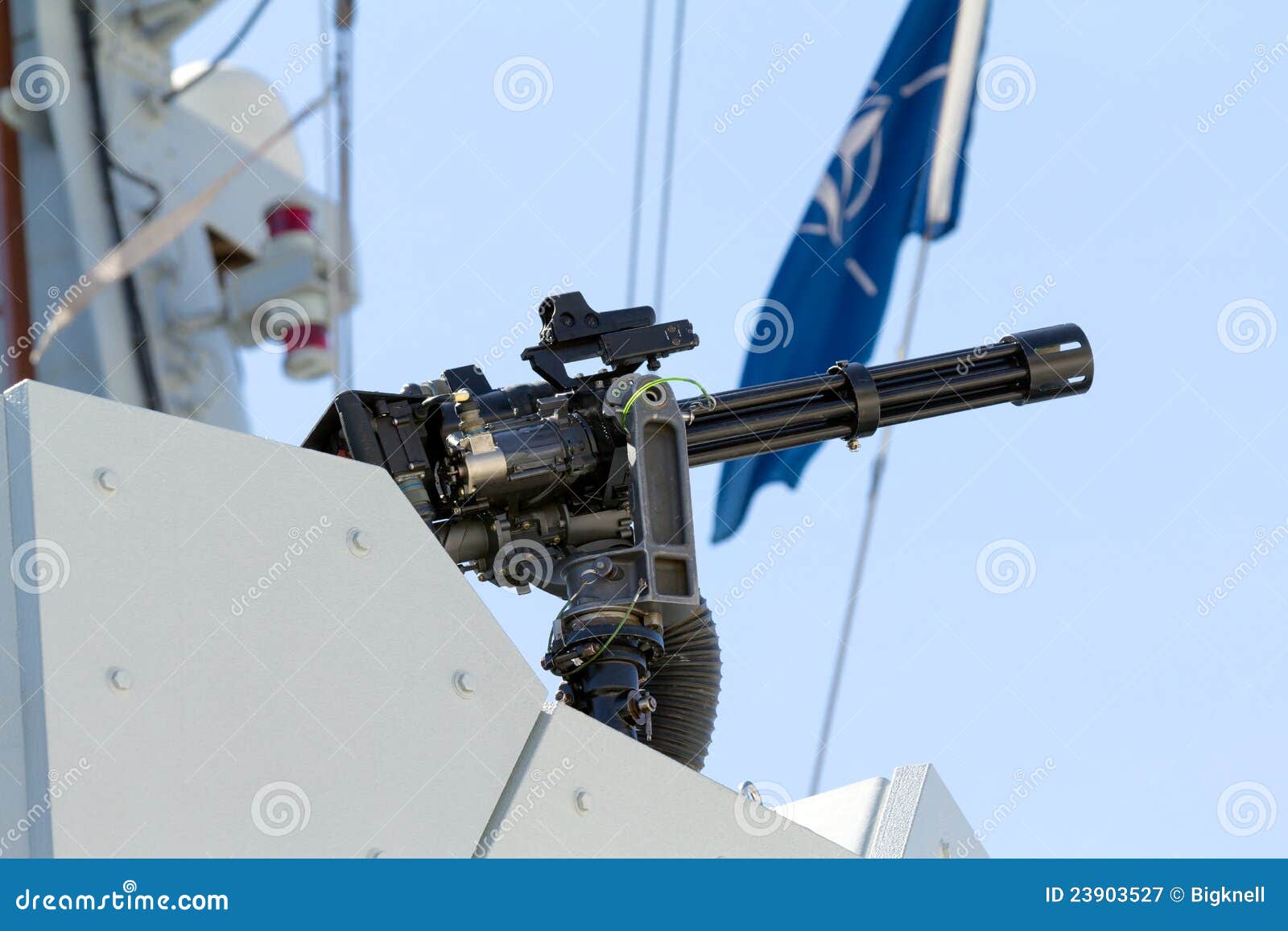 Metralhadora em um navio imagem de stock. Imagem de rcito - 23903527