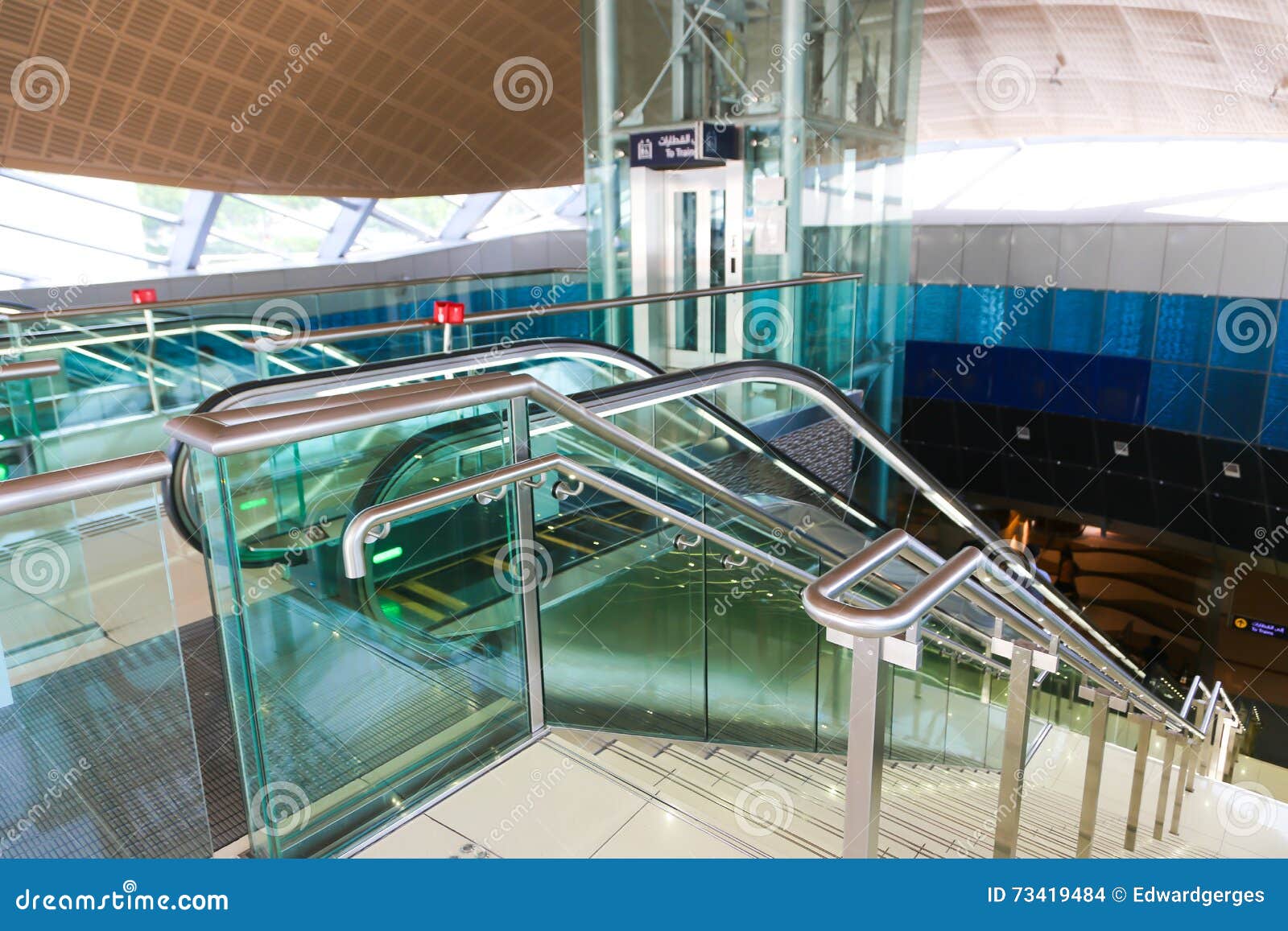 Metro Dubai stockfoto. Bild von dubai, metro 73419484