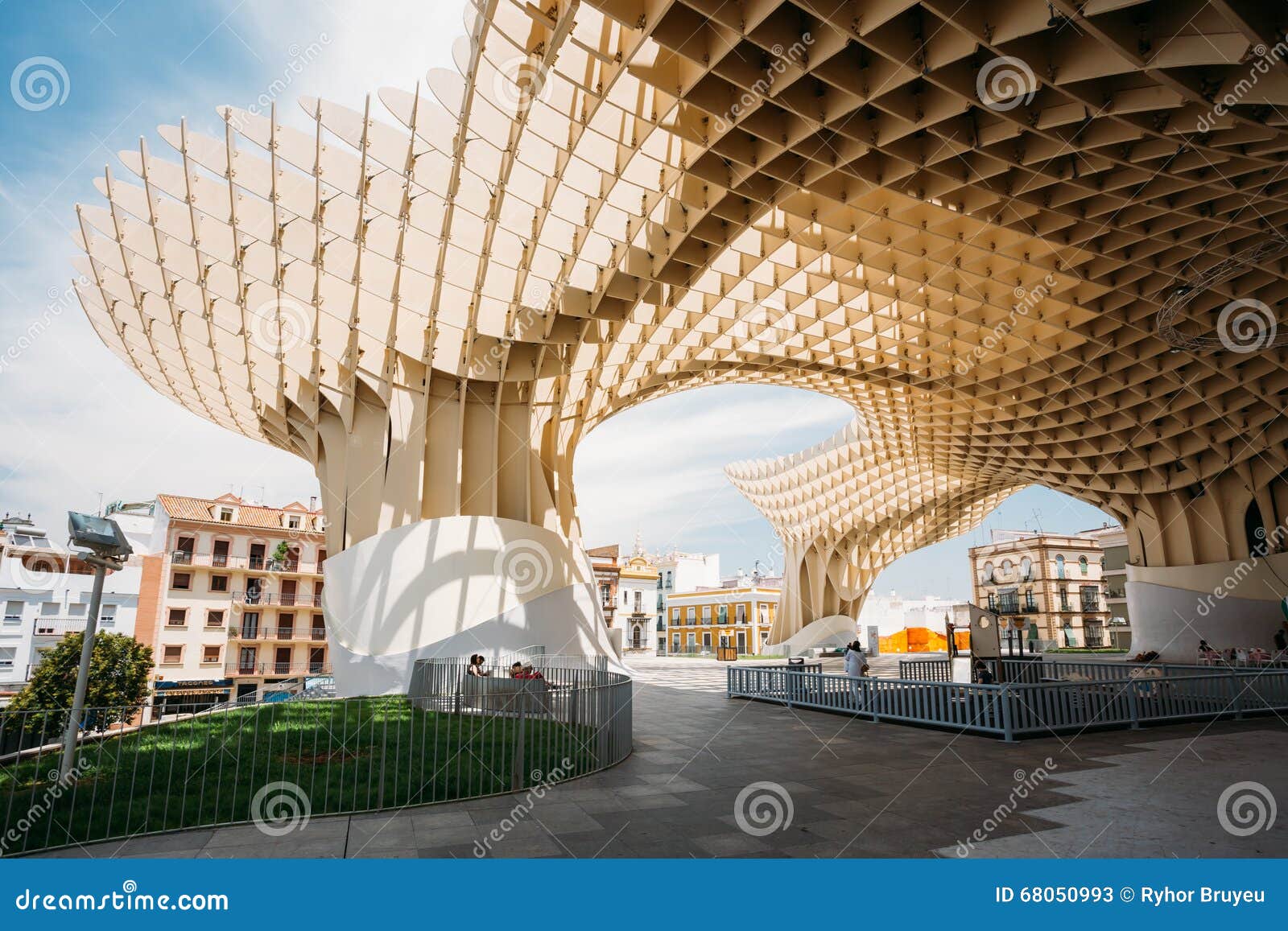 Metropol遮阳伞是木结构被找出的plaza De La Encar 编辑类库存照片 图片包括有