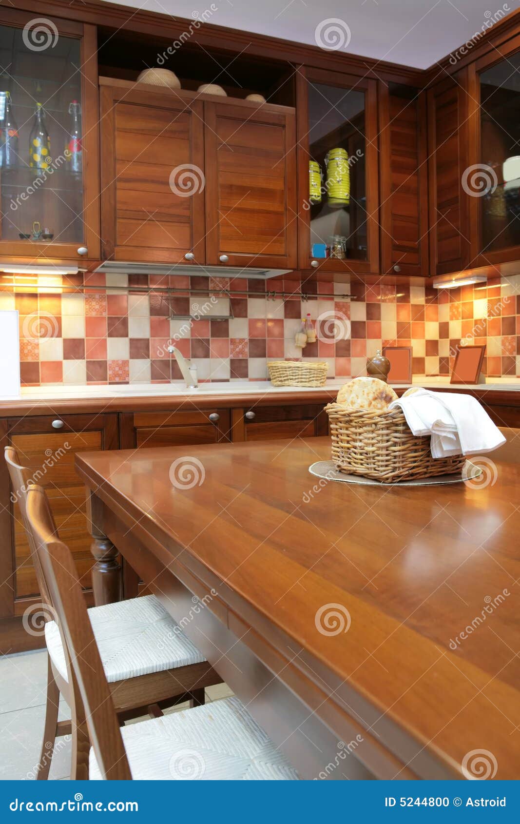 Meubles de cuisine d'acajou photo stock image: 5244800
