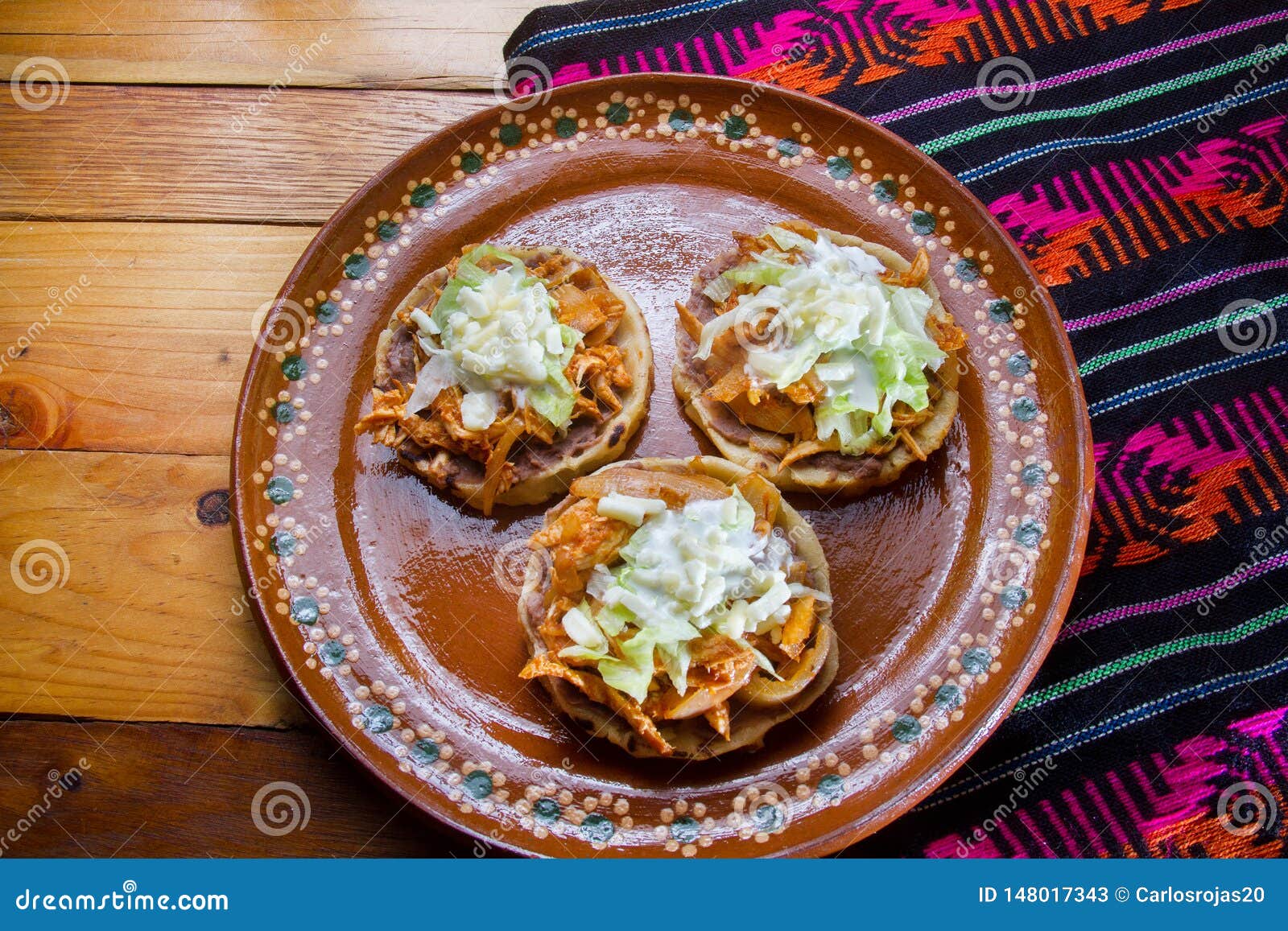 mexican food: tinga sopes