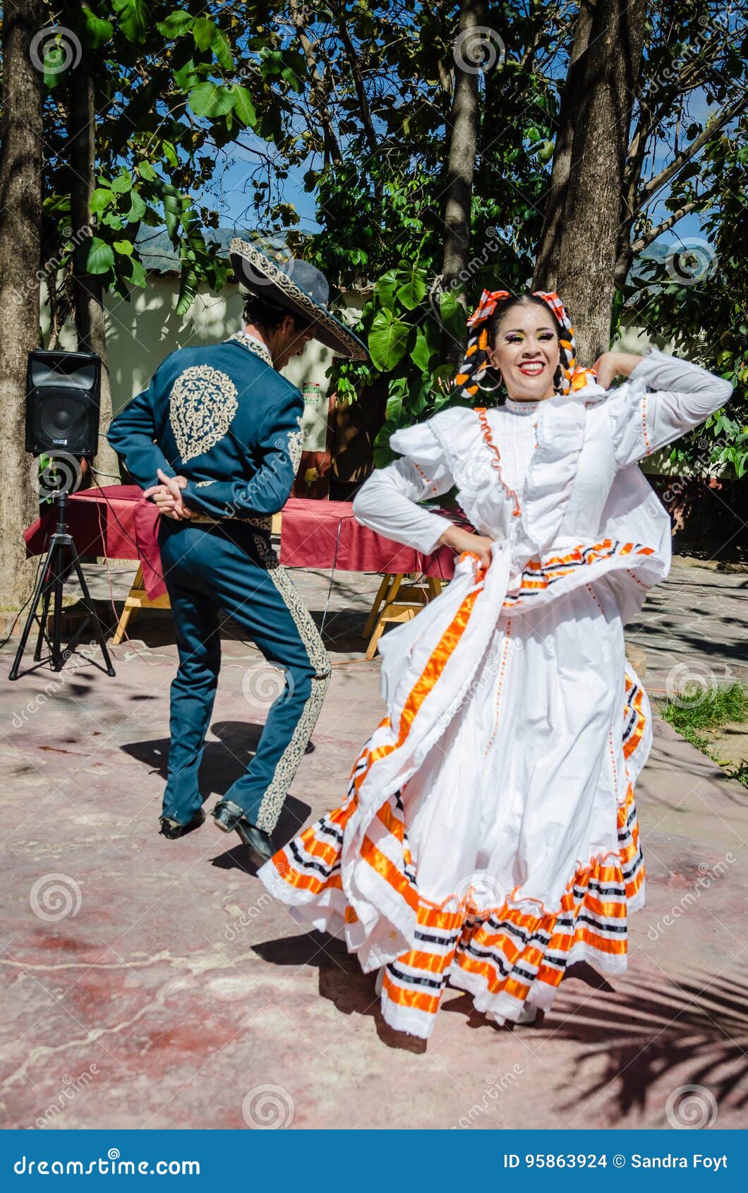 Mexican Hat Dance - Puerto Vallarta, Mexico Editorial Stock Image ...